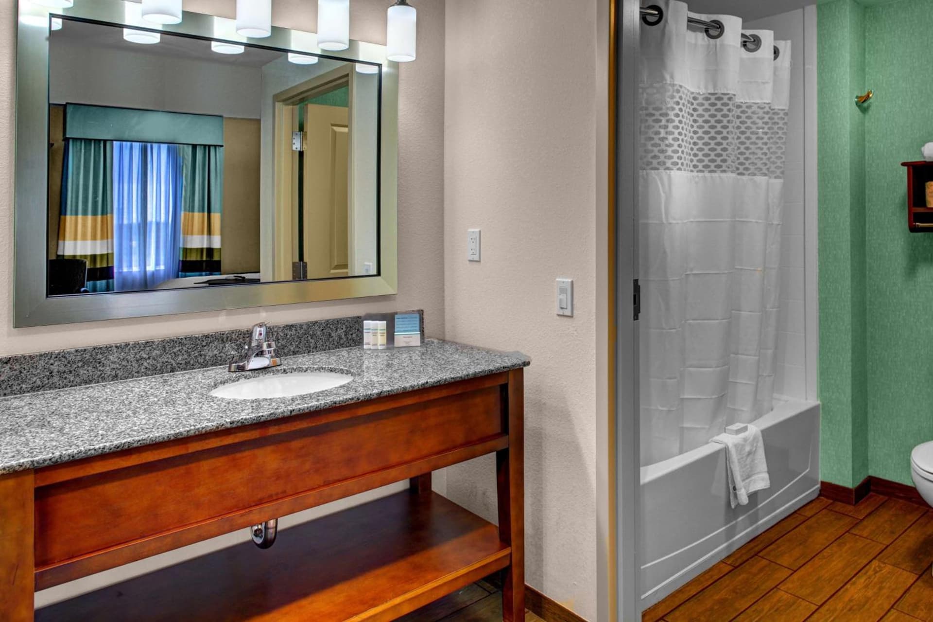 Hampton Inn and Suites Coconut Creek gallery photo in West Dixie Bend, FL — image 4