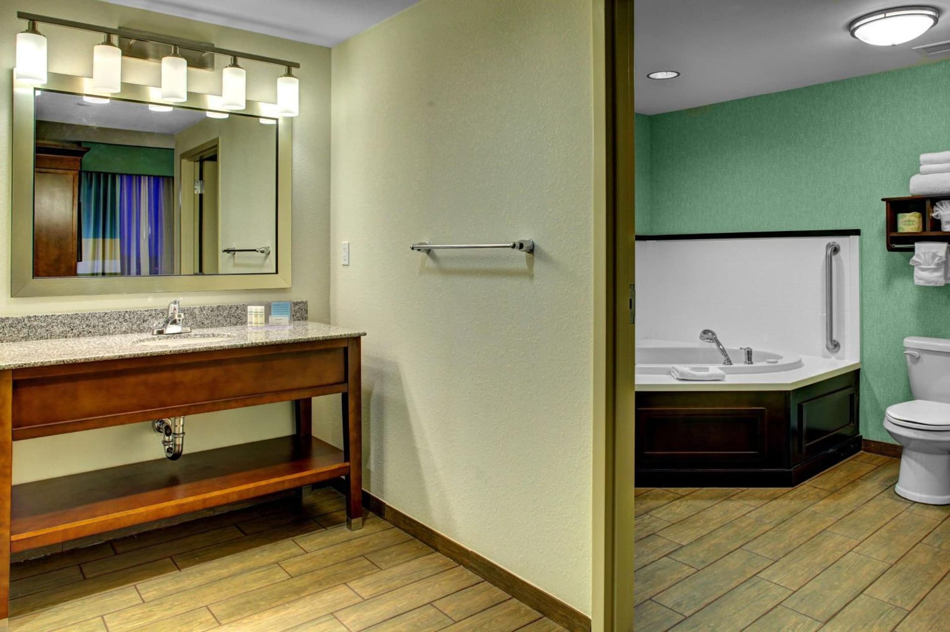 Hampton Inn and Suites Coconut Creek gallery photo in West Dixie Bend, FL — image 13