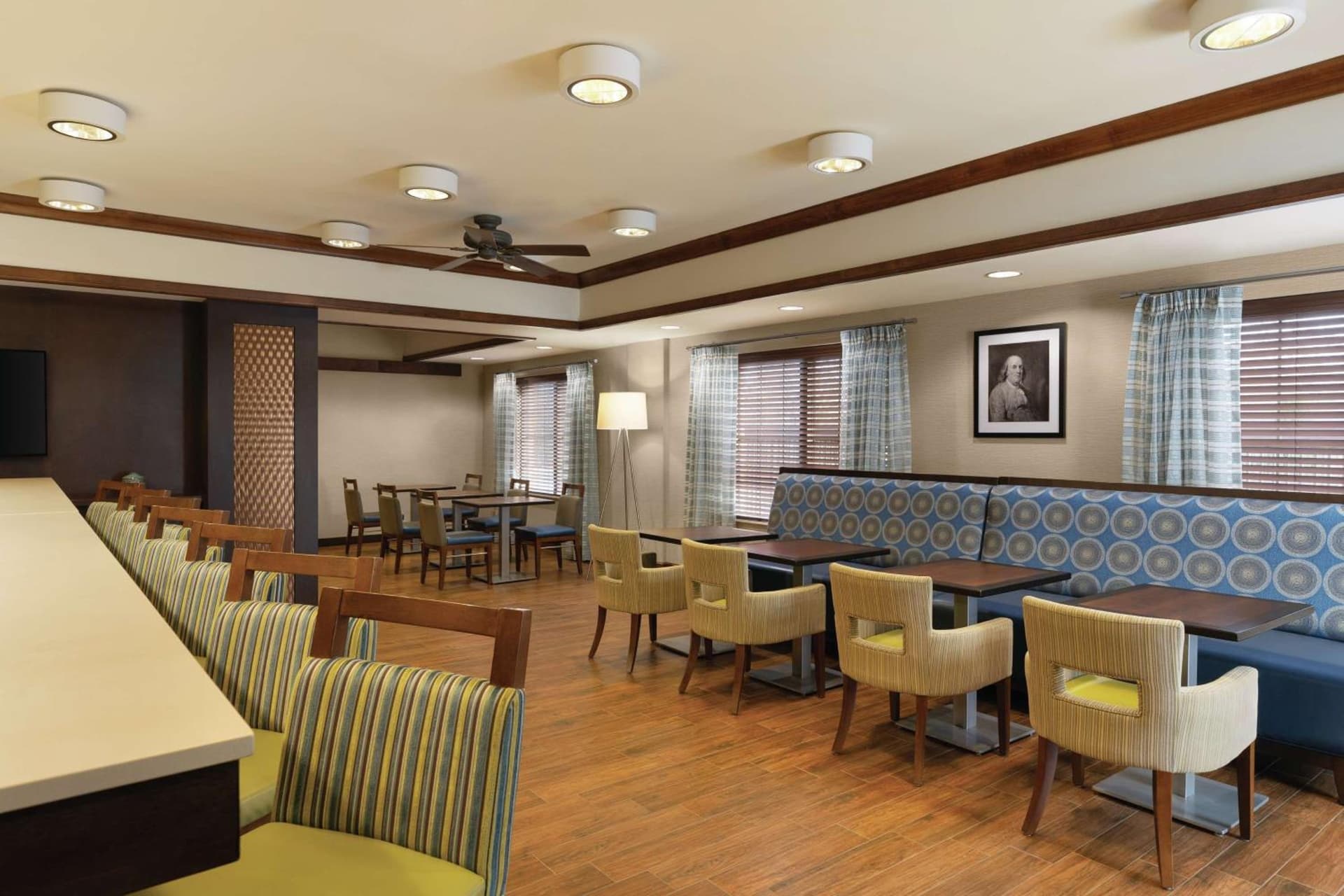 Hampton Inn Franklin interior in Franklin — gallery photo 2