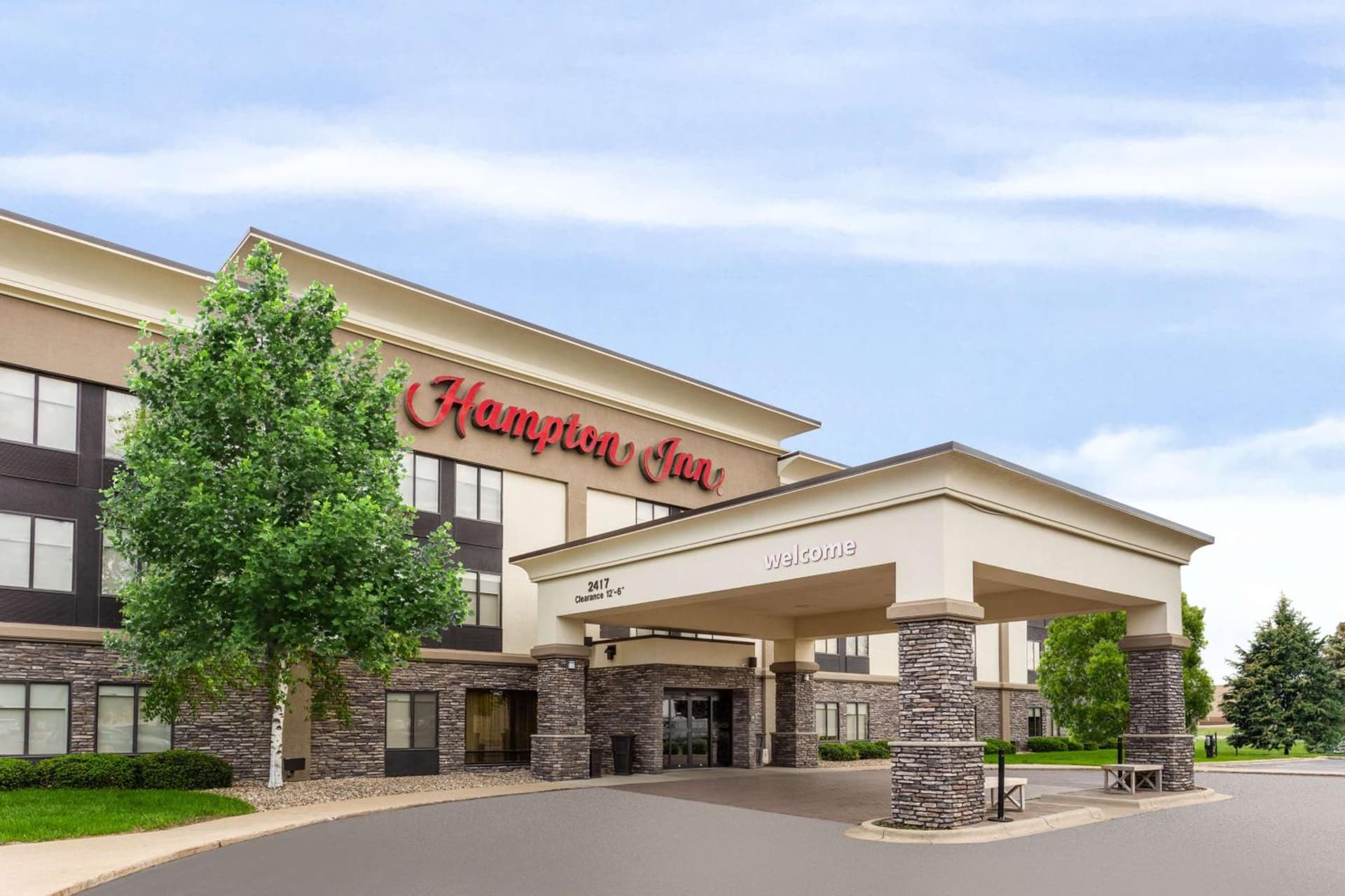 Hampton Inn Sioux Falls featured exterior or lobby in Hayward Addition, SD — similar hotel