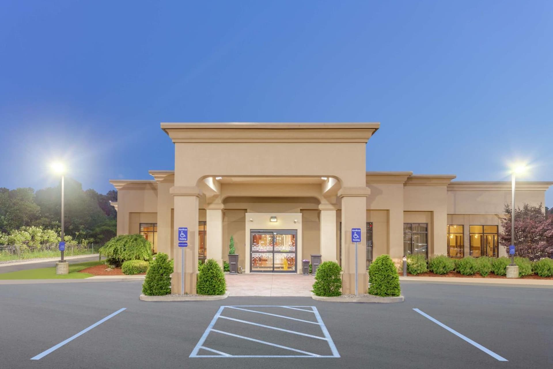 Hampton Inn Auburn property views in Auburn, IN — gallery photo 3