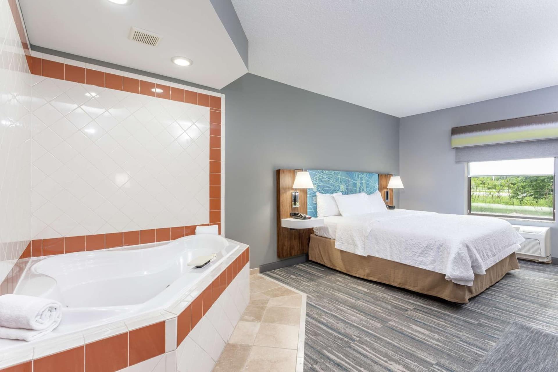 Hampton Inn Auburn gallery photo in Auburn, IN — image 8