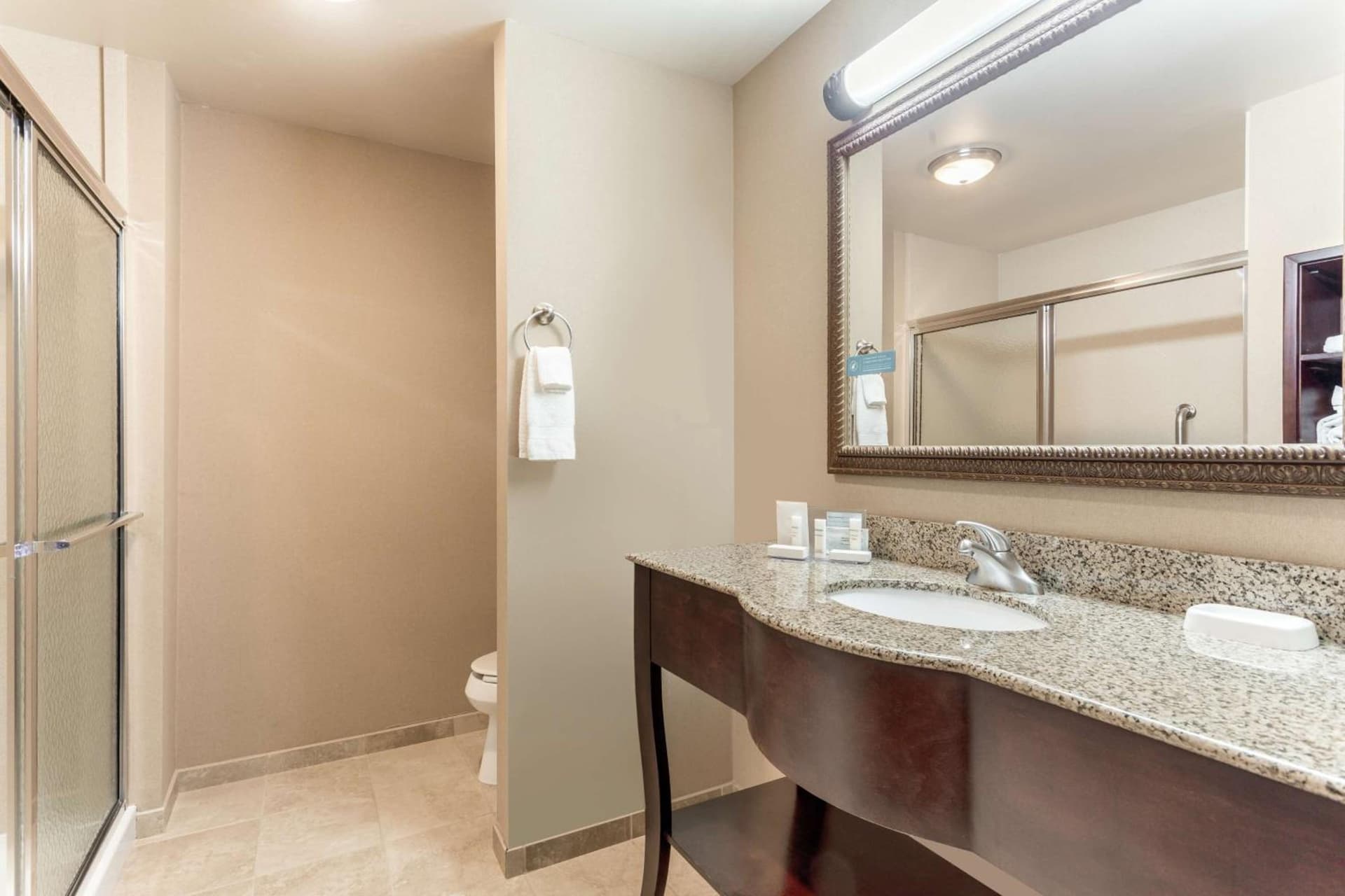 Hampton Inn Auburn interior in Auburn, IN — gallery photo 2
