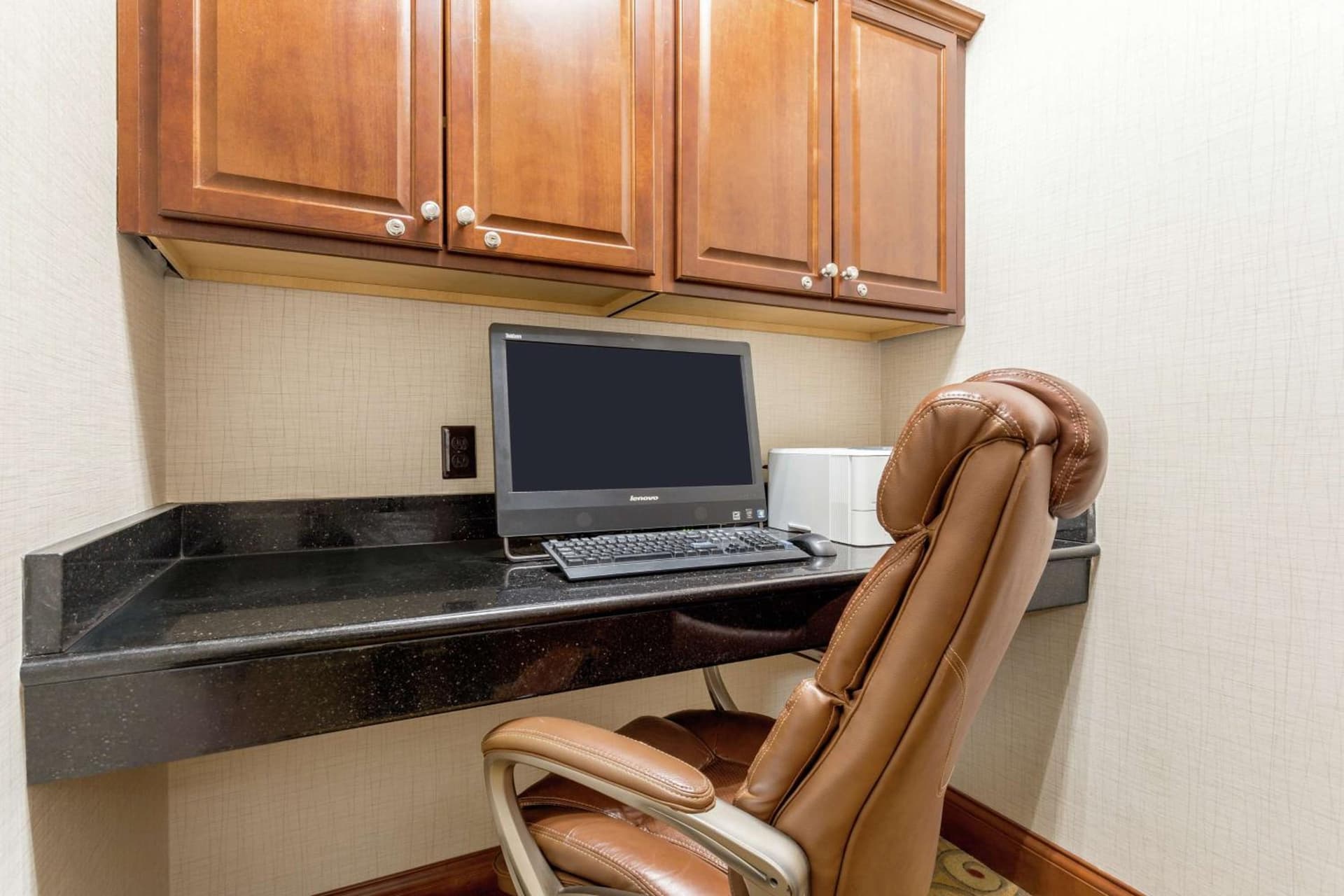 Hampton Inn Auburn gallery photo in Auburn, IN — image 12