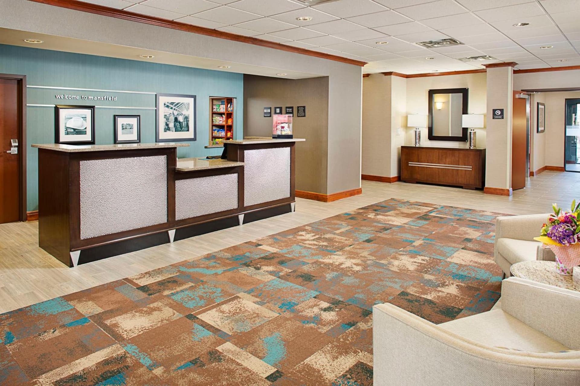 Hampton Inn & Suites - Mansfield interior in Mansfield, TX — gallery photo 2