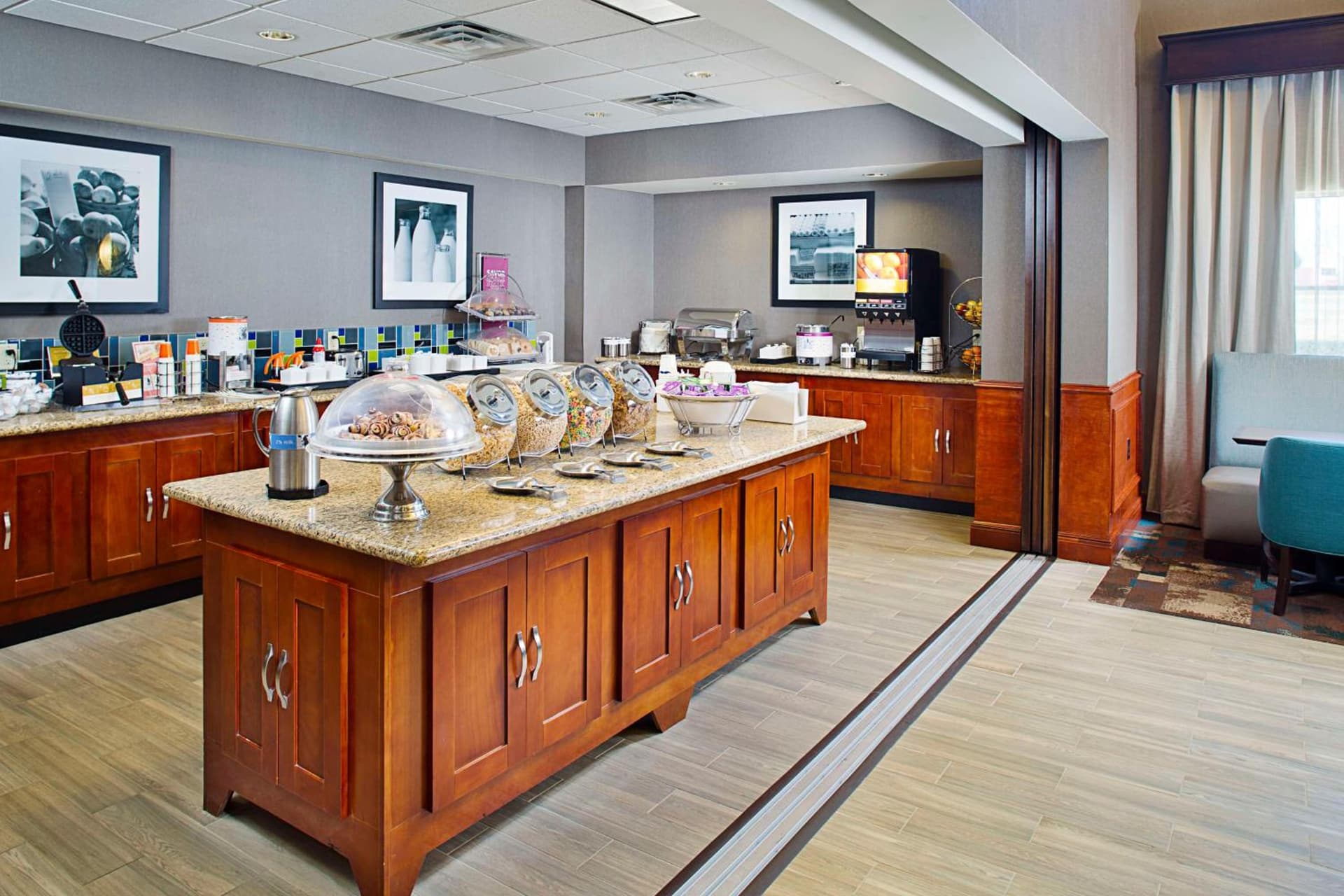 Hampton Inn & Suites - Mansfield gallery photo in Mansfield, TX — image 9