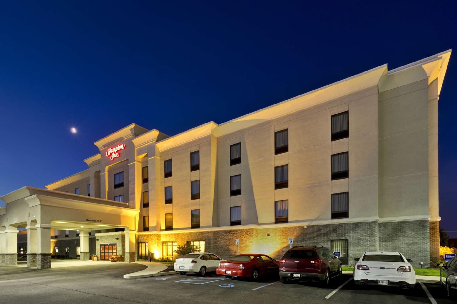 Hampton Inn Ft Wayne interior in Fort Wayne, IN — gallery photo 2