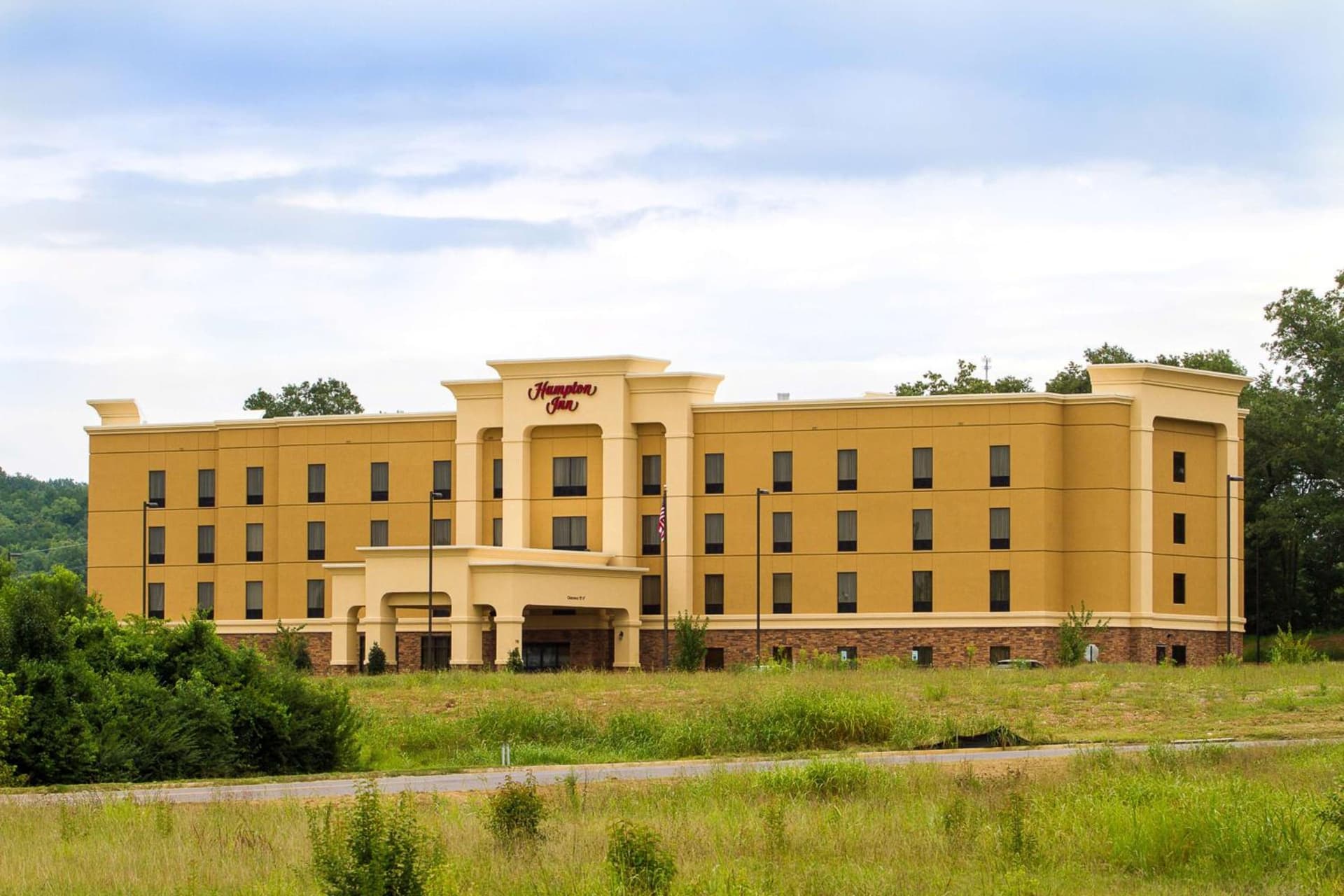 Hampton Inn Fayetteville interior in Fayetteville, TN — gallery photo 2