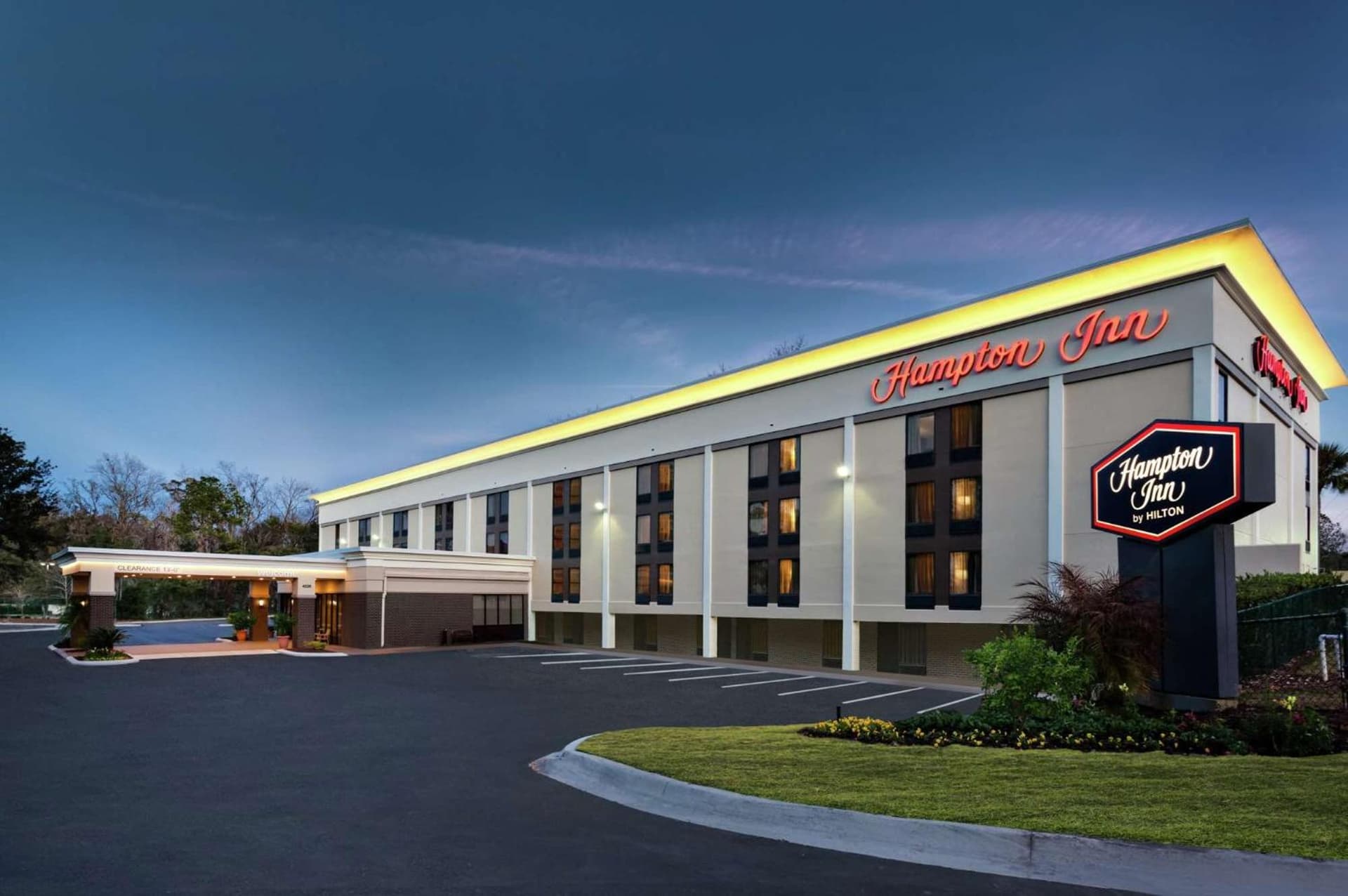 Hampton Inn Gainesville interior in Gainesville, FL — gallery photo 2