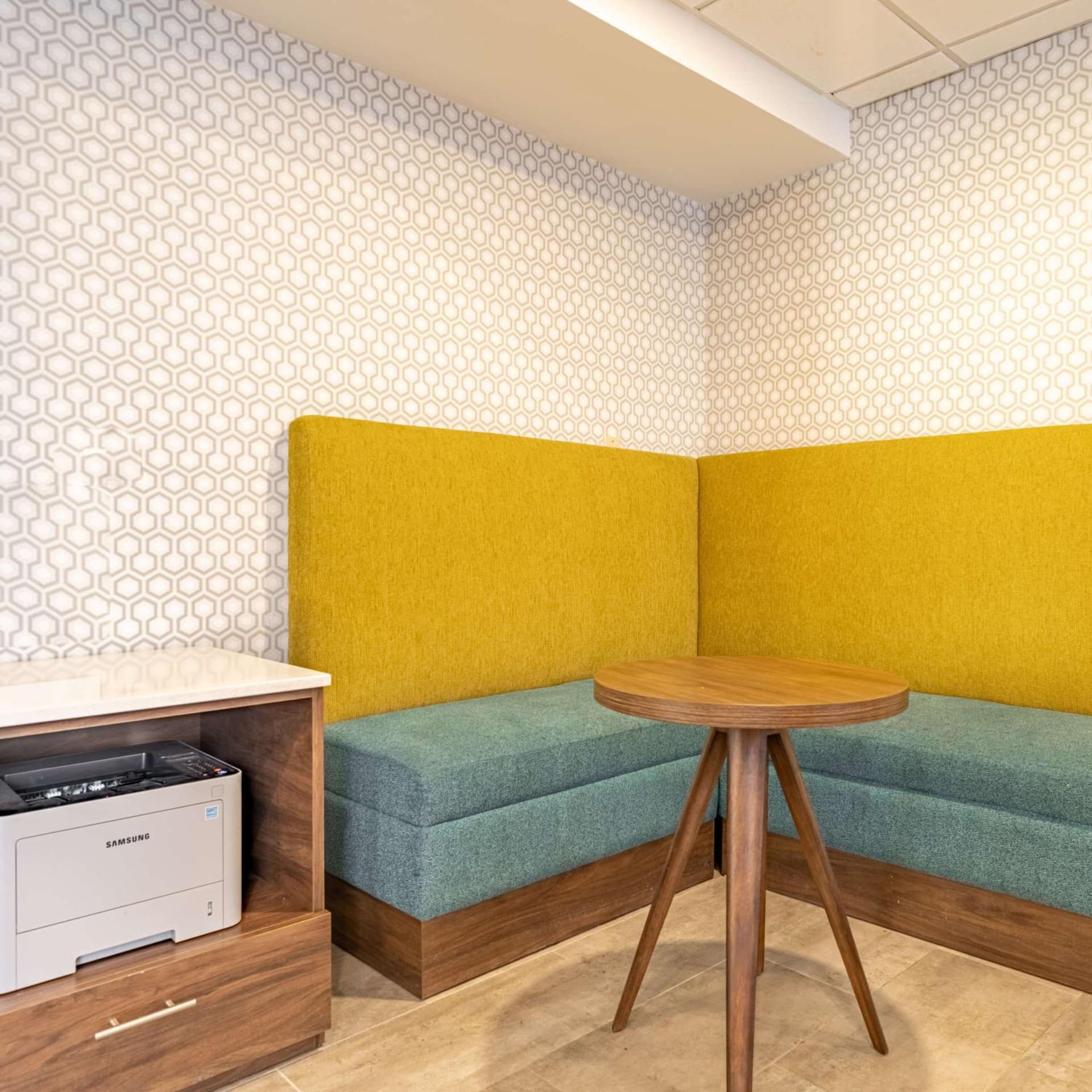 Hampton Inn Gainesville interior in Gainesville, FL — gallery photo 2