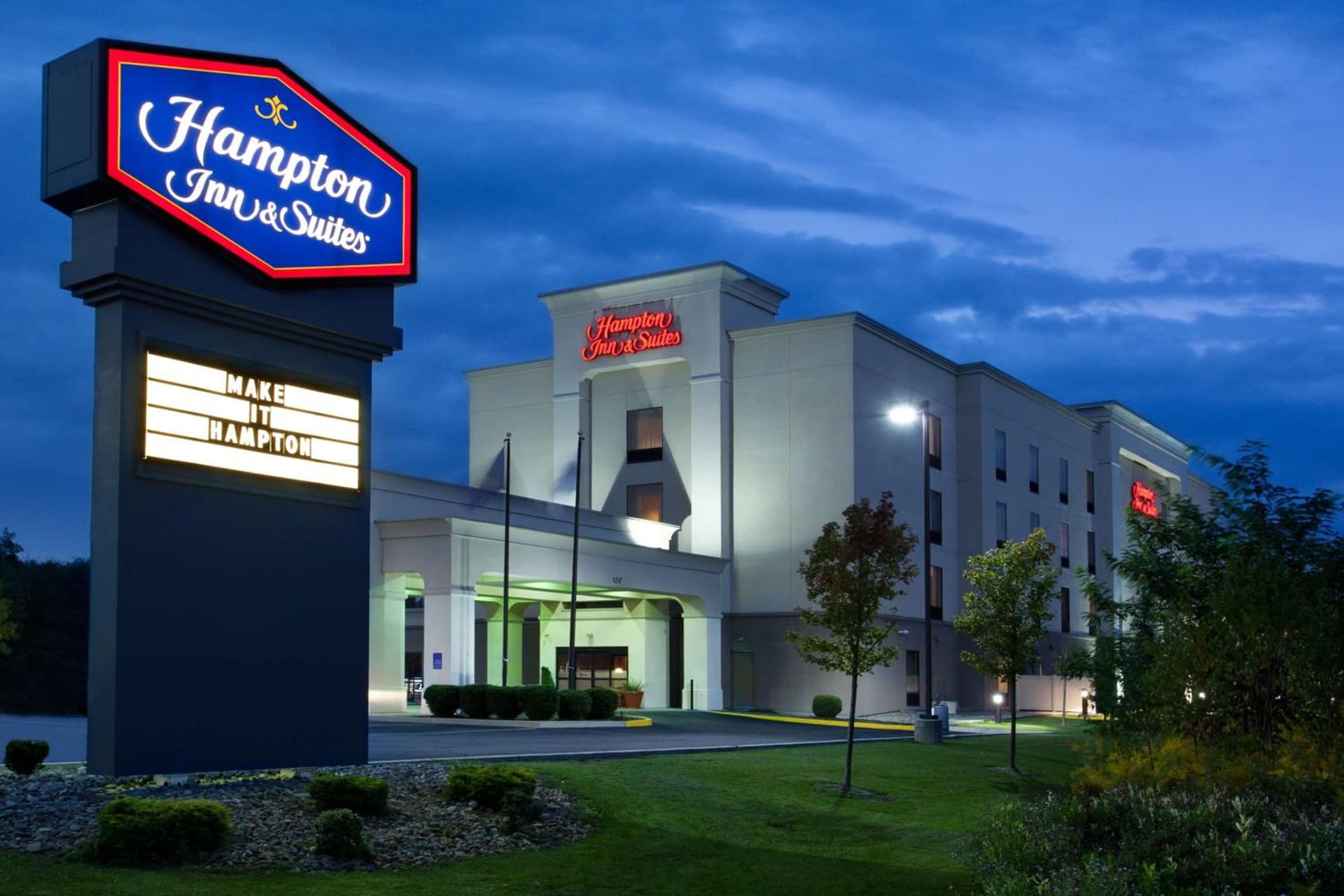 Hampton Inn & Suites Grove City interior in Grove City, PA — gallery photo 2