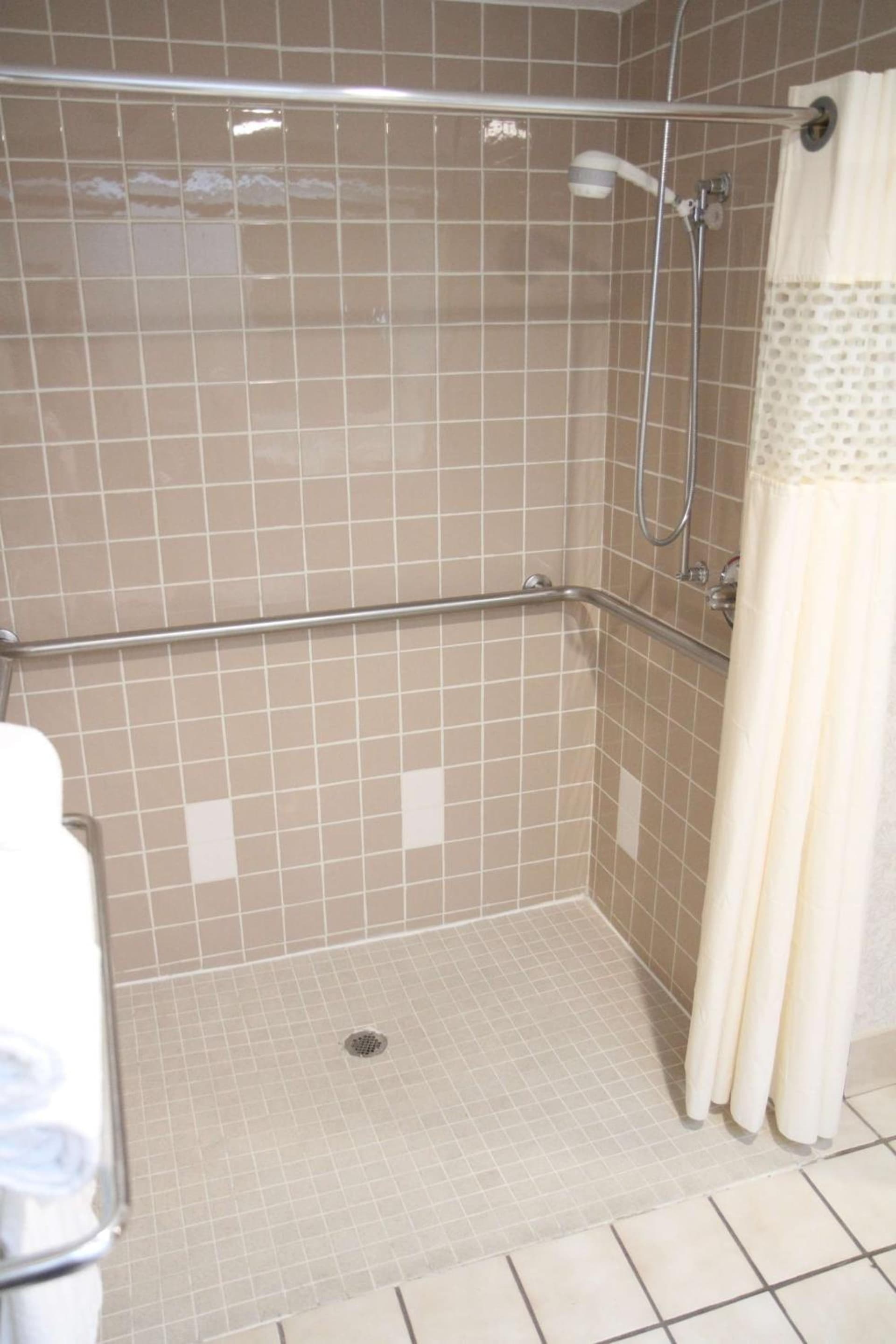 Hampton Inn Greeneville interior in Greeneville, TN — gallery photo 2