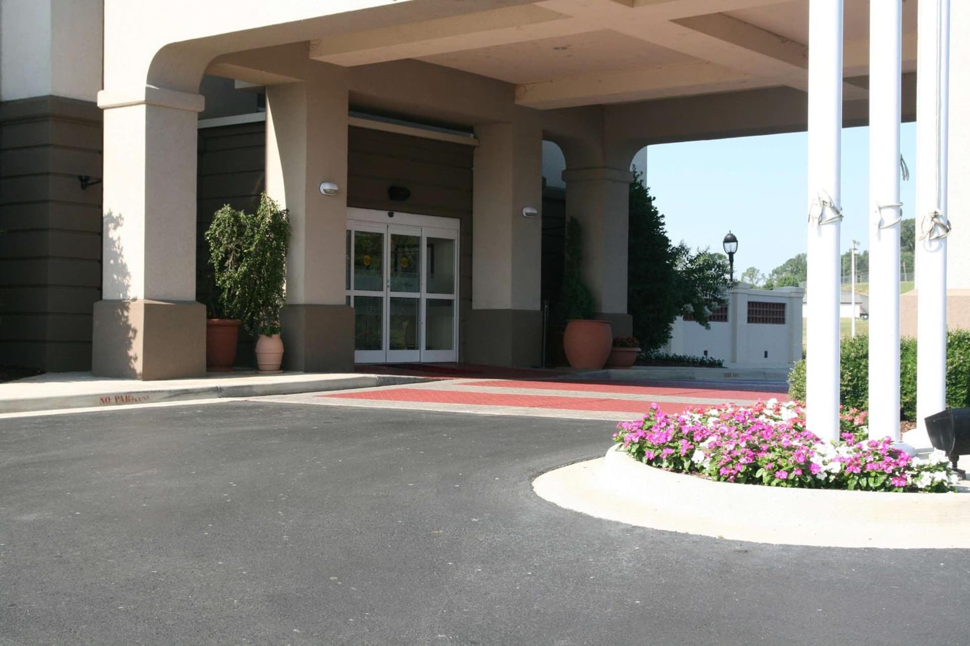 Hampton Inn Guntersville interior in Guntersville, AL — gallery photo 2