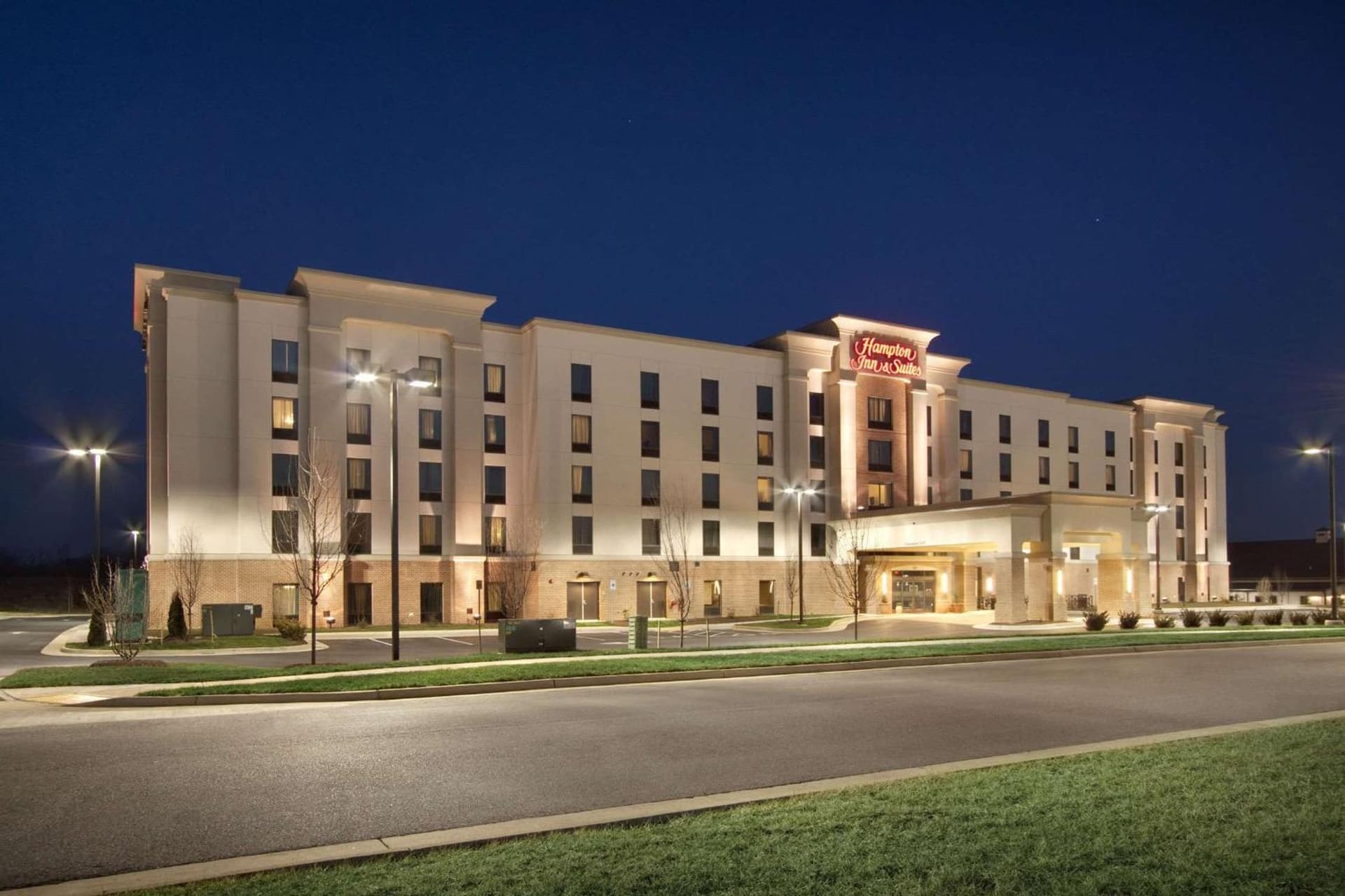 Hampton Inn & Suites Charles Town interior in Charles Town, WV — gallery photo 2