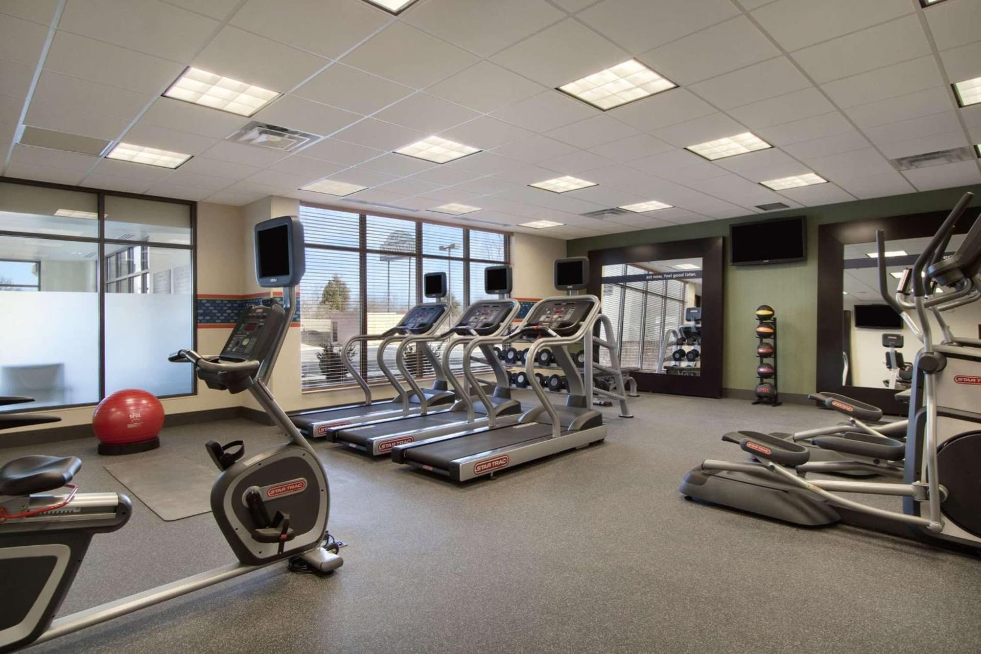 Hampton Inn & Suites Charles Town gallery photo in Charles Town, WV — image 20