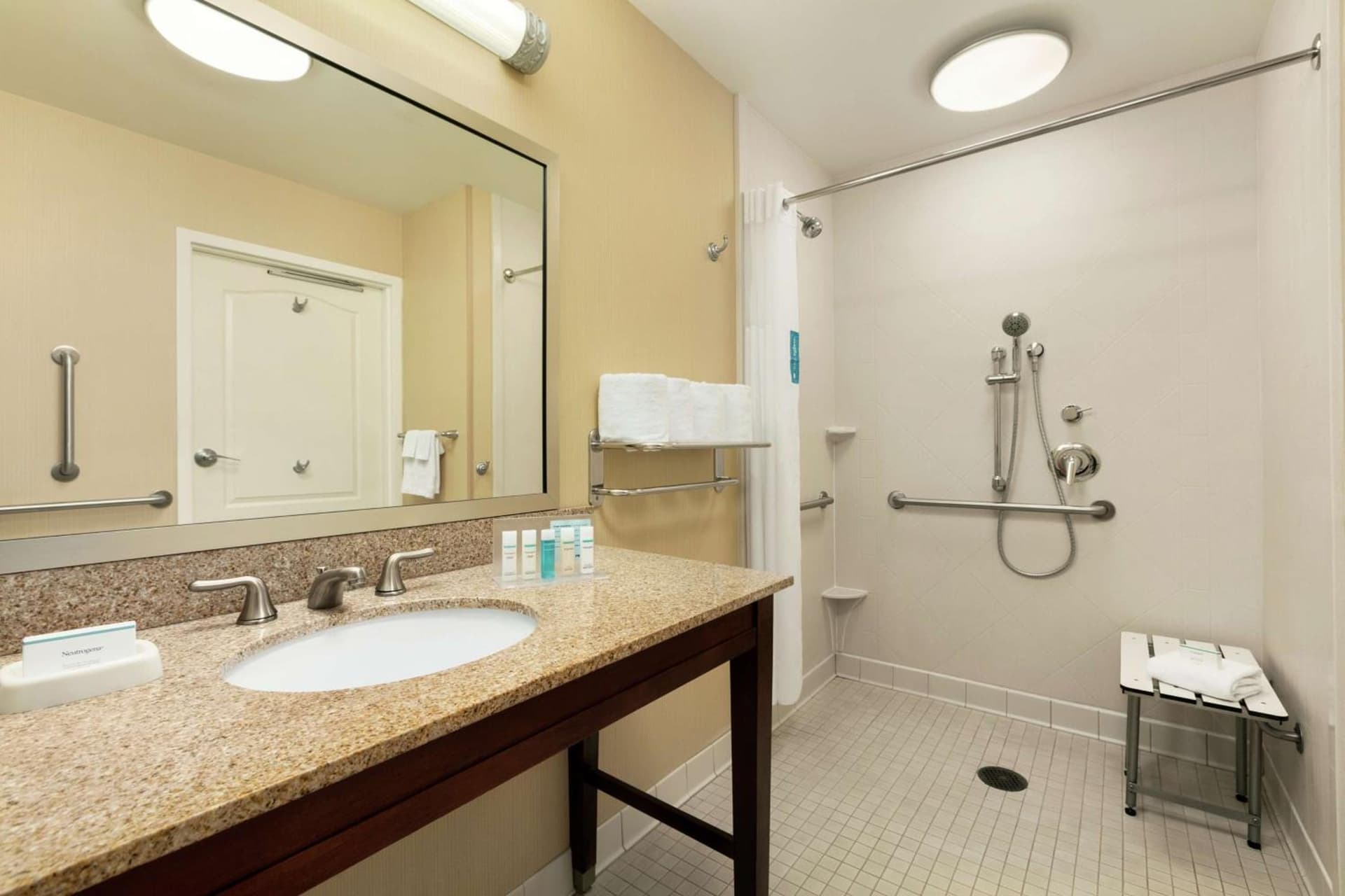 Hampton Inn & Suites Charles Town gallery photo in Charles Town, WV — image 18