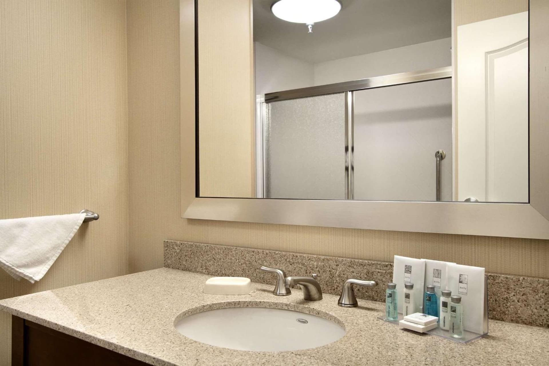 Hampton Inn & Suites Charles Town gallery photo in Charles Town, WV — image 12