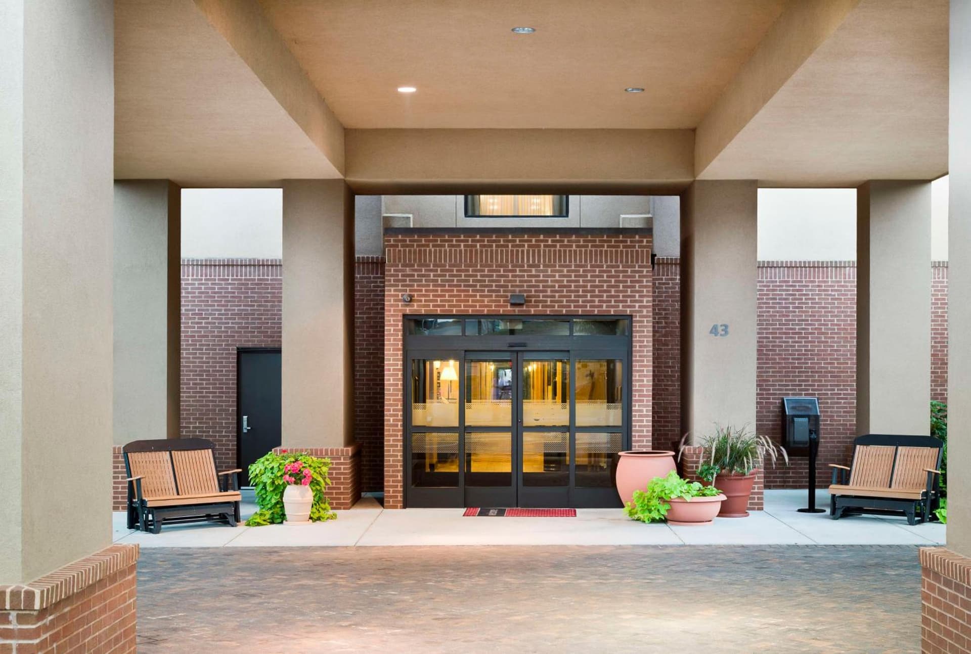 Hampton Inn Harrisonburg South interior in Harrisonburg, VA — gallery photo 2