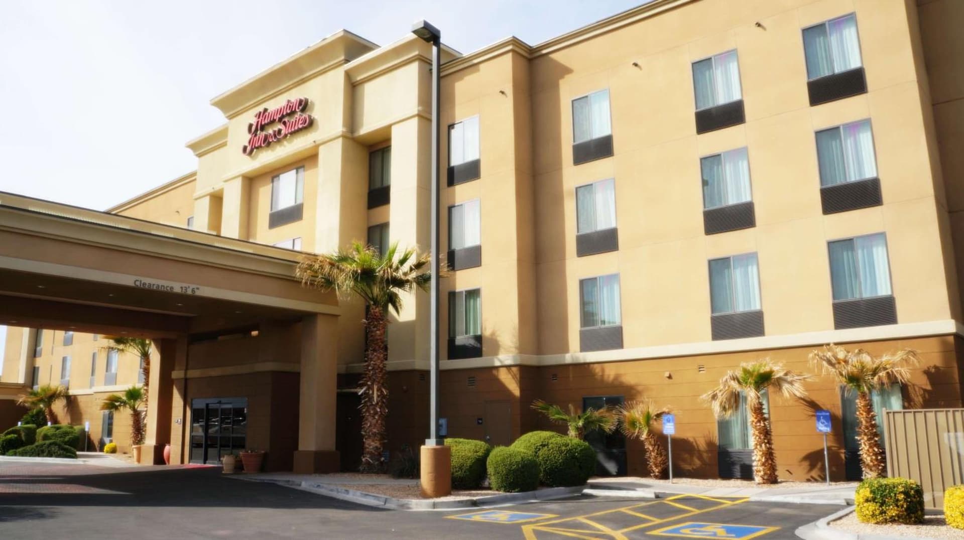 Hampton Inn & Suites Kingman interior in Kingman, AZ — gallery photo 2