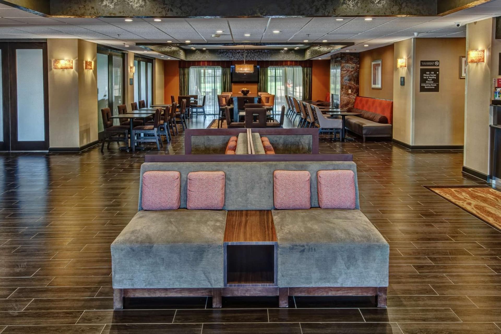 Hampton Inn Indianapolis-SW-Plainfield interior in Plainfield, IN — gallery photo 2