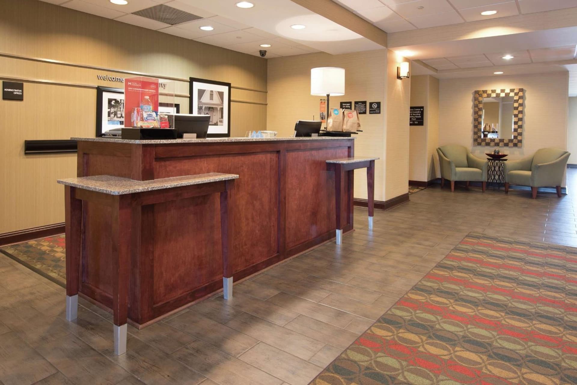 Hampton Inn Yazoo City interior in Yazoo City, MS — gallery photo 2