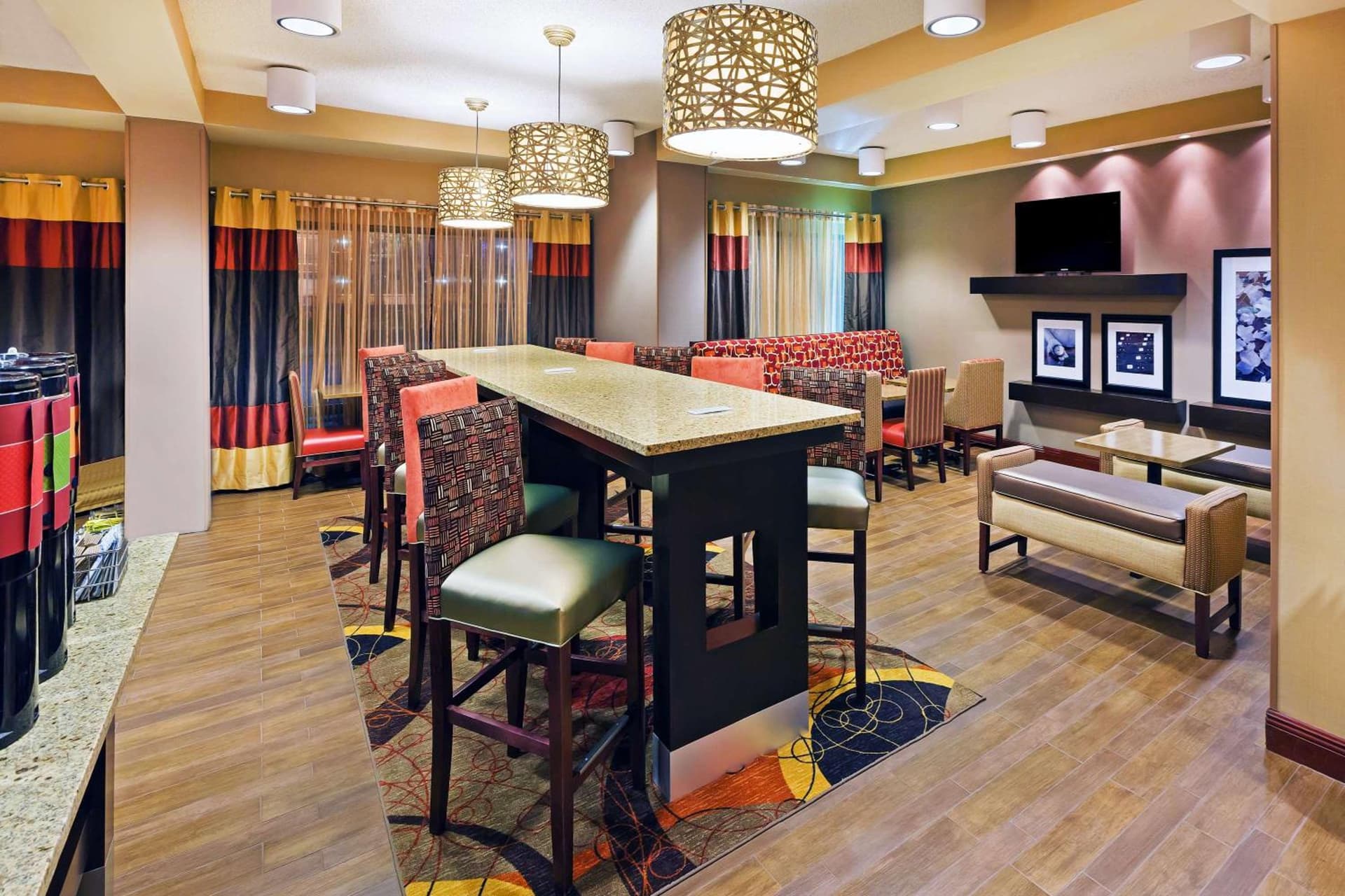 Hampton Inn Jonesboro interior in Jonesboro, AR — gallery photo 2