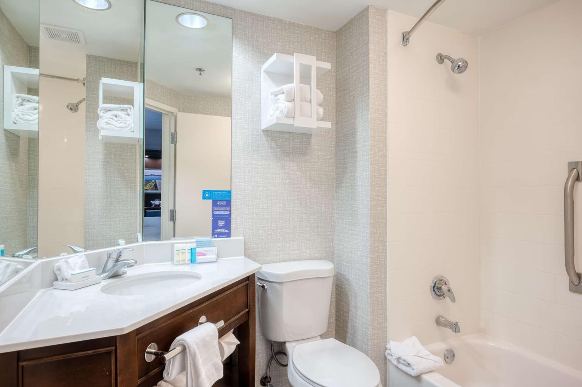 Hampton Inn Janesville gallery photo in Janesville, WI — image 12