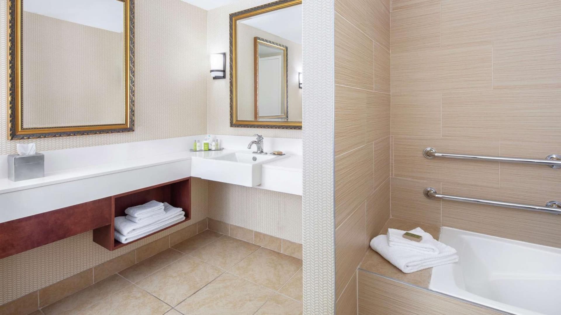 DoubleTree by Hilton Sunrise - Sawgrass Mills gallery photo in Sunrise, FL — image 8