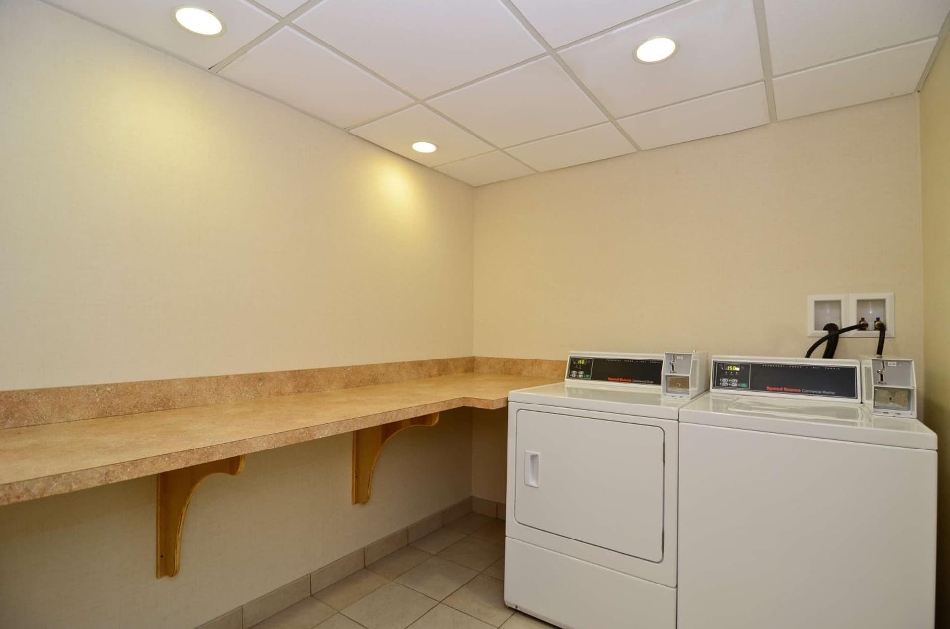 Hampton Inn Fall River/Westport gallery photo in North Westport, MA — image 51