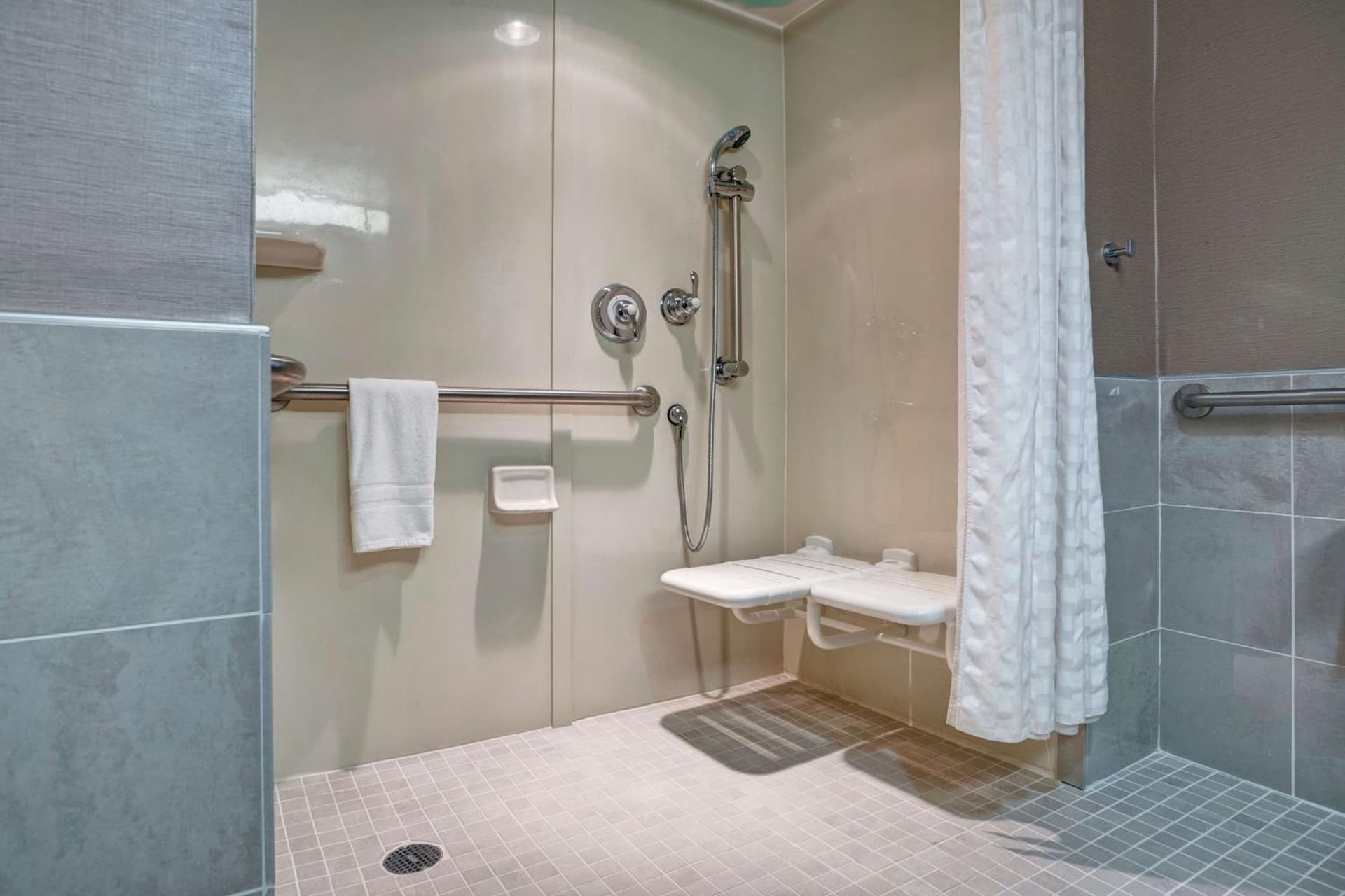 Embassy Suites Fort Myers - Estero gallery photo in Estero, FL — image 11