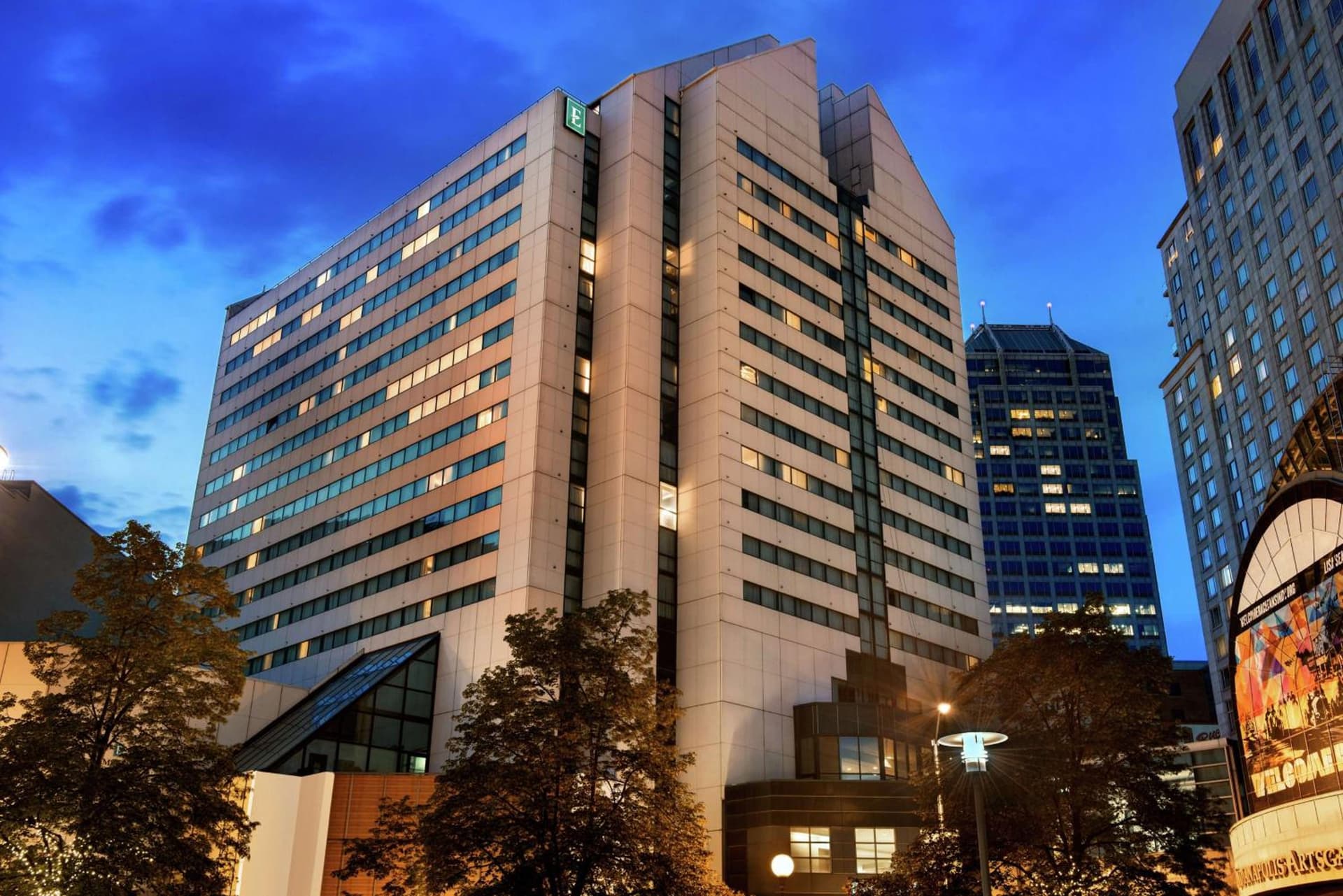 Embassy Suites by Hilton Indianapolis Downtown interior in Indianapolis, IN — gallery photo 2