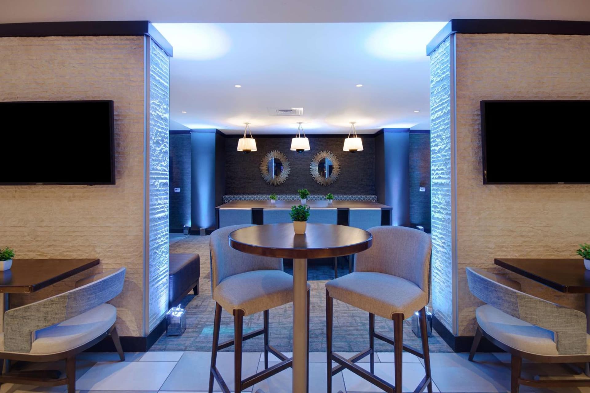 Embassy Suites by Hilton Jacksonville Baymeadows gallery photo in Jacksonville, FL — image 43
