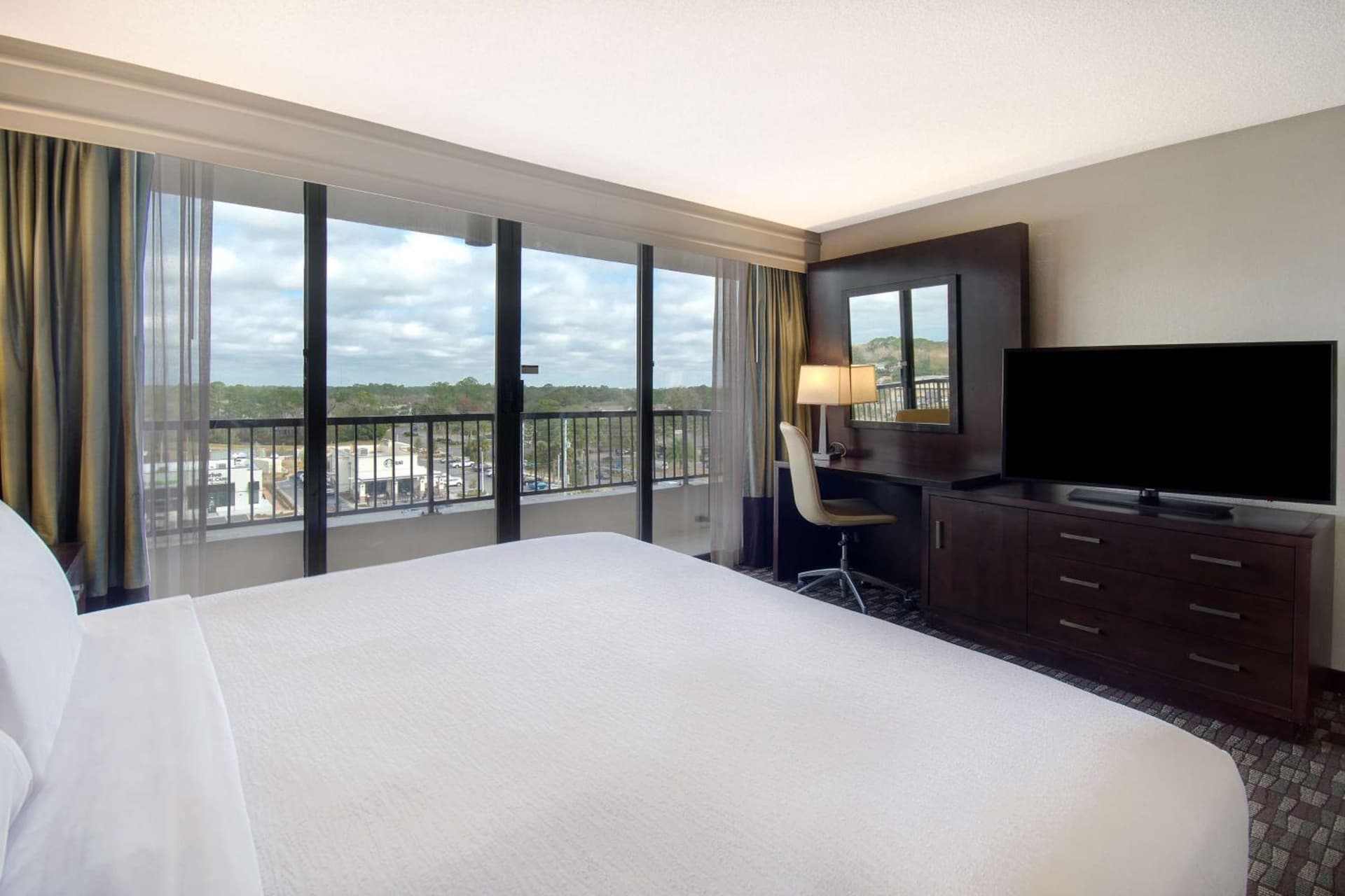 Embassy Suites by Hilton Jacksonville Baymeadows gallery photo in Jacksonville, FL — image 60