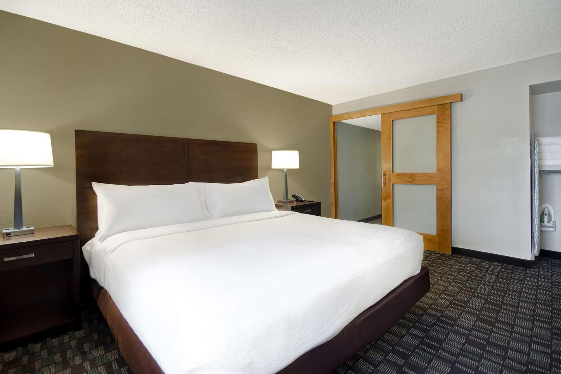 Embassy Suites by Hilton Jacksonville Baymeadows gallery photo in Jacksonville, FL — image 23