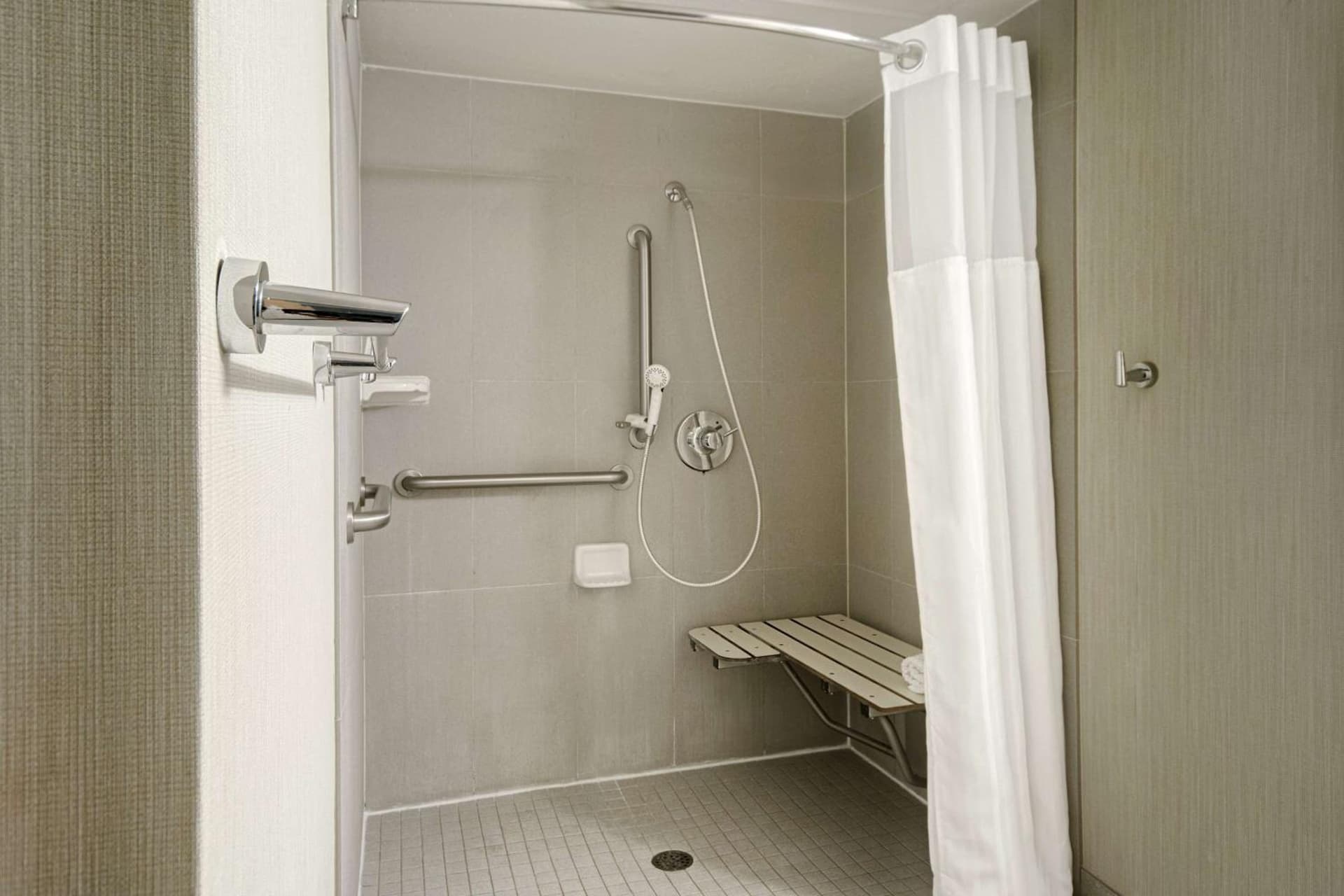 Embassy Suites by Hilton Jacksonville Baymeadows gallery photo in Jacksonville, FL — image 15