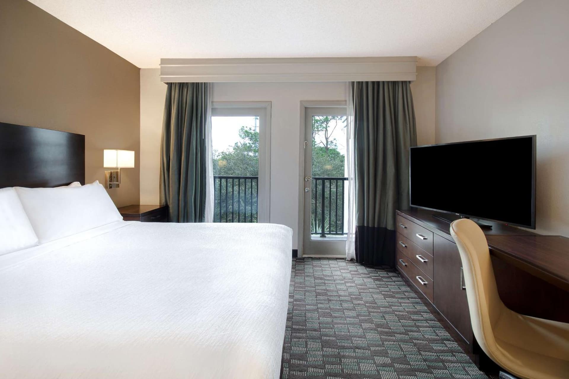 Embassy Suites by Hilton Jacksonville Baymeadows gallery photo in Jacksonville, FL — image 8