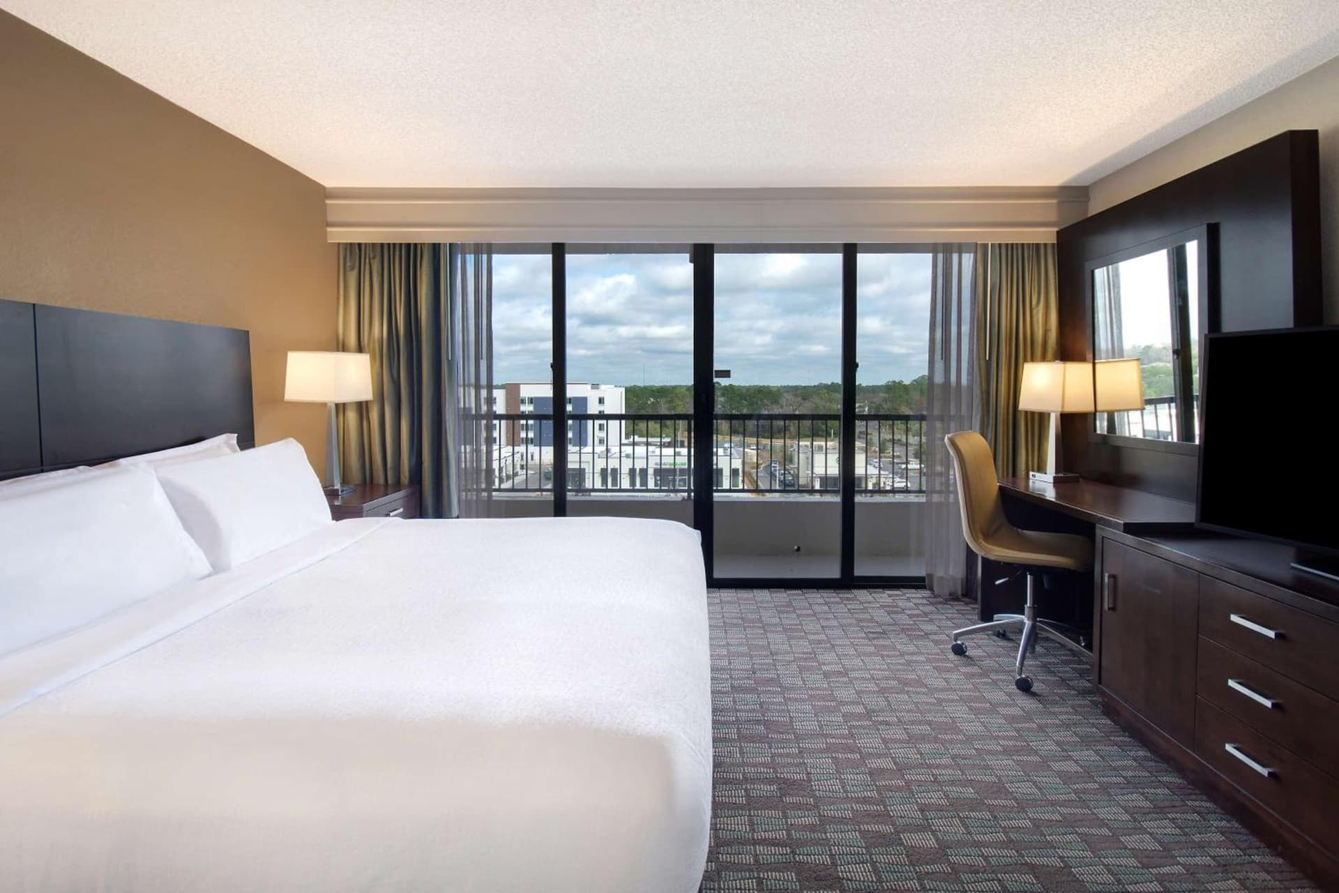 Embassy Suites by Hilton Jacksonville Baymeadows gallery photo in Jacksonville, FL — image 36