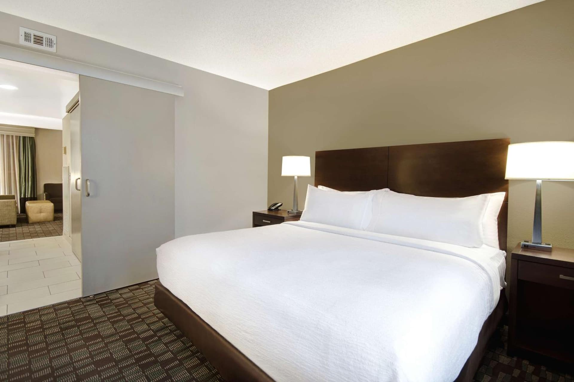 Embassy Suites by Hilton Jacksonville Baymeadows gallery photo in Jacksonville, FL — image 66