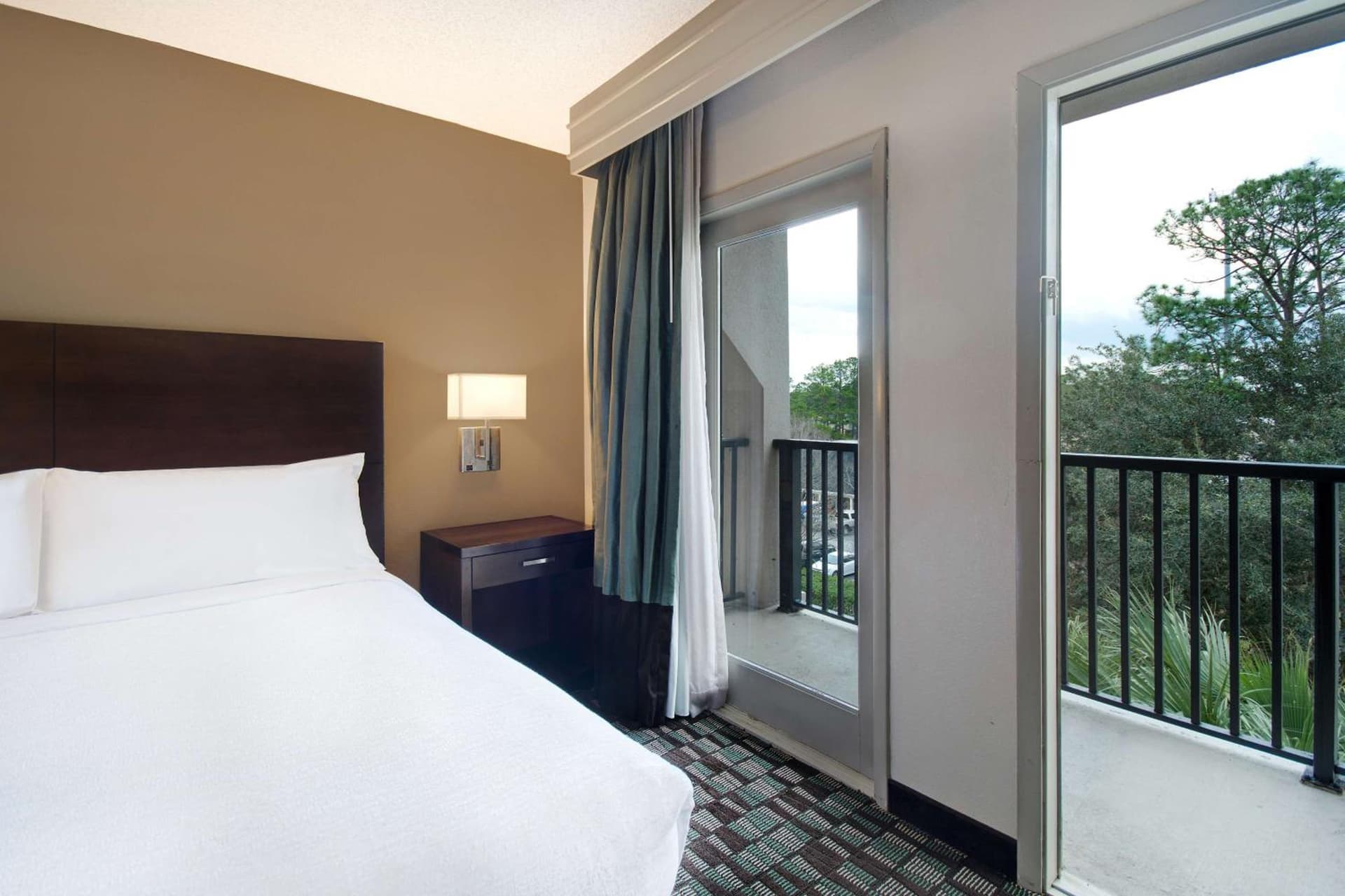 Embassy Suites by Hilton Jacksonville Baymeadows gallery photo in Jacksonville, FL — image 7