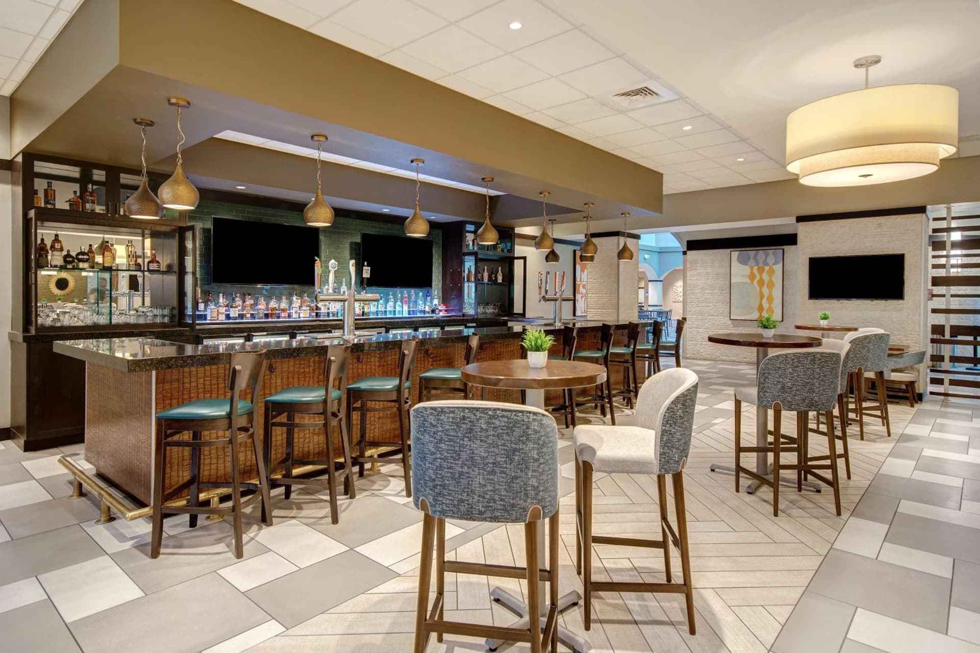 Embassy Suites by Hilton Jacksonville Baymeadows interior in Jacksonville, FL — gallery photo 2