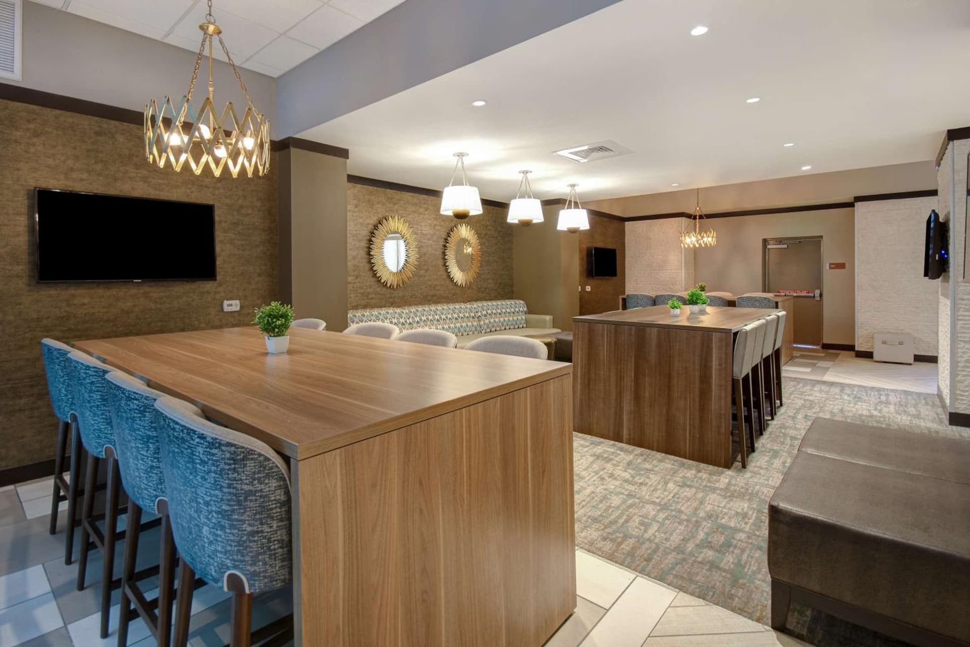 Embassy Suites by Hilton Jacksonville Baymeadows gallery photo in Jacksonville, FL — image 51