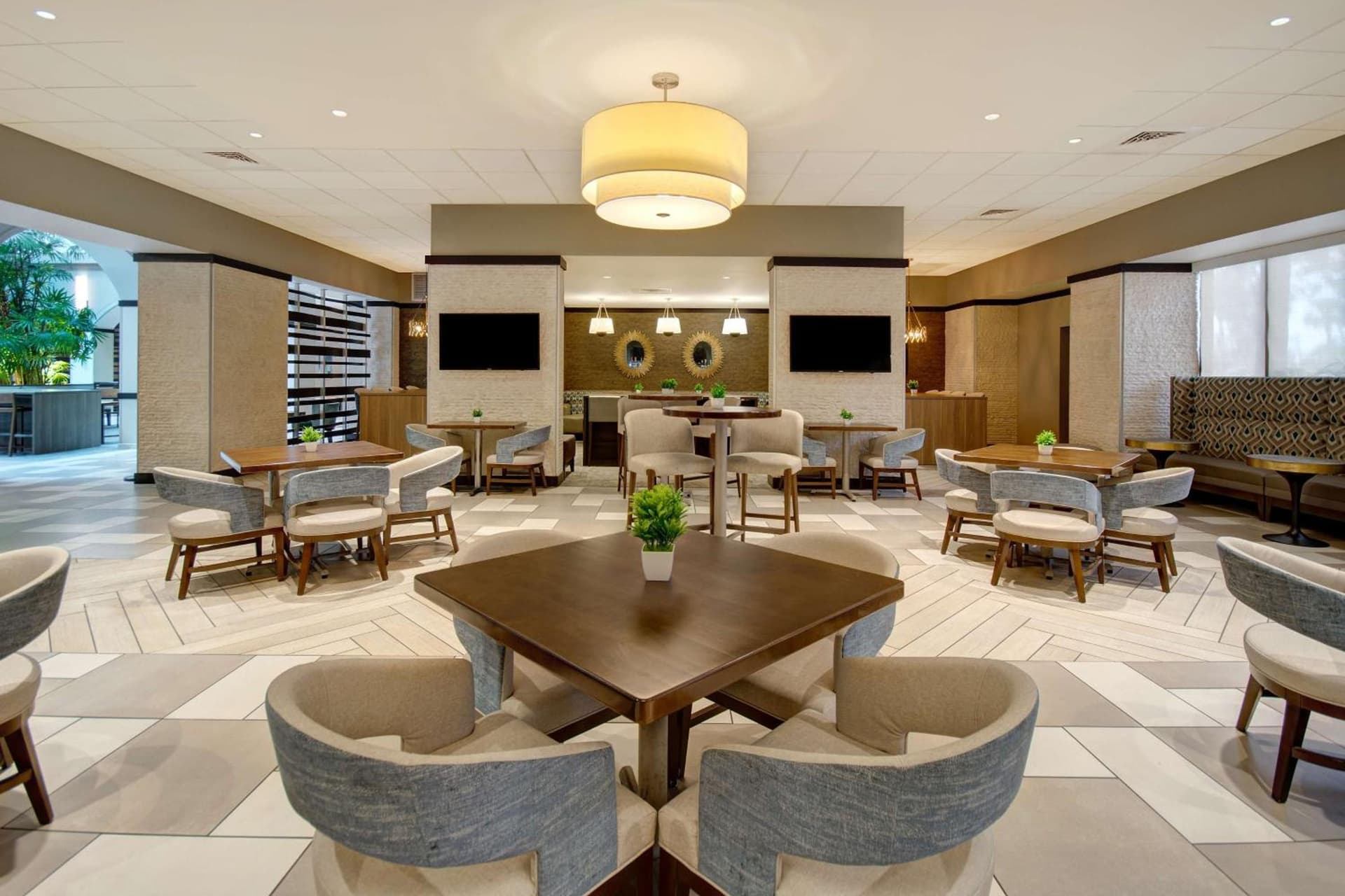 Embassy Suites by Hilton Jacksonville Baymeadows gallery photo in Jacksonville, FL — image 13