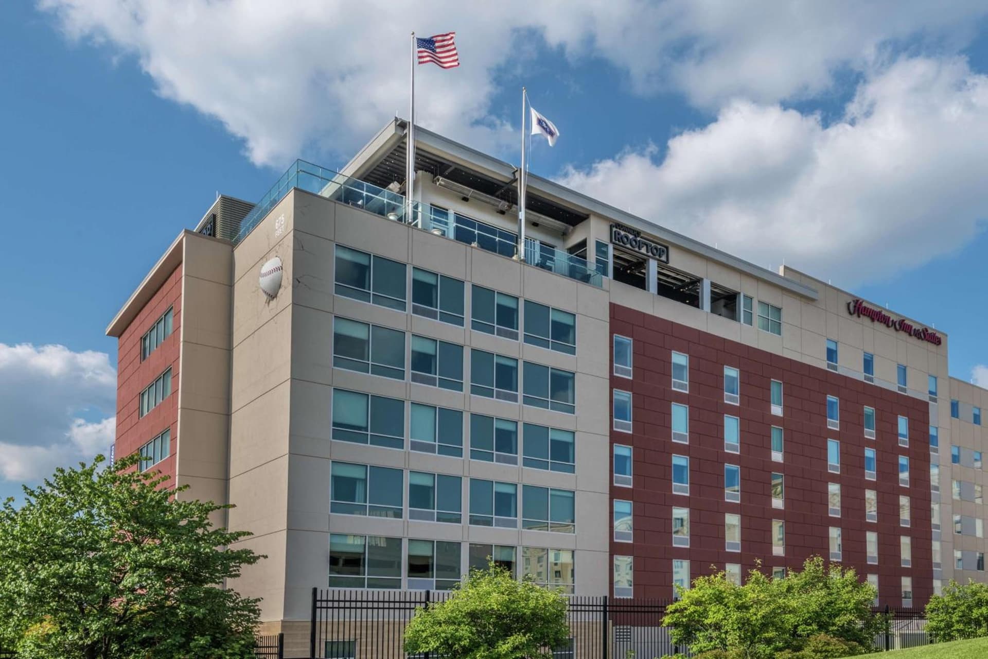 Hampton Inn & Suites Fort Wayne Downtown property views in Fort Wayne, IN — gallery photo 3