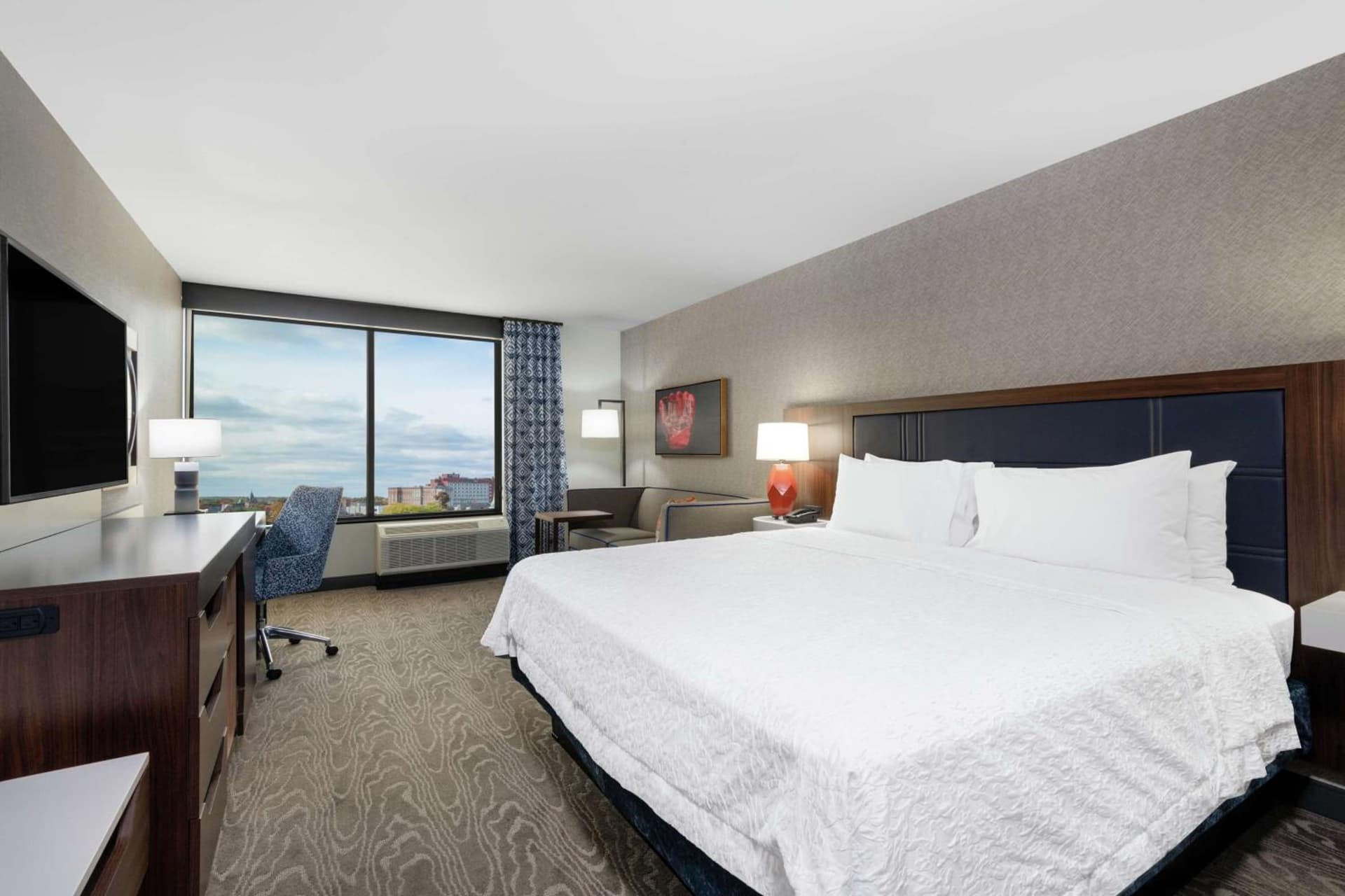 Hampton Inn & Suites Fort Wayne Downtown gallery photo in Fort Wayne, IN — image 9