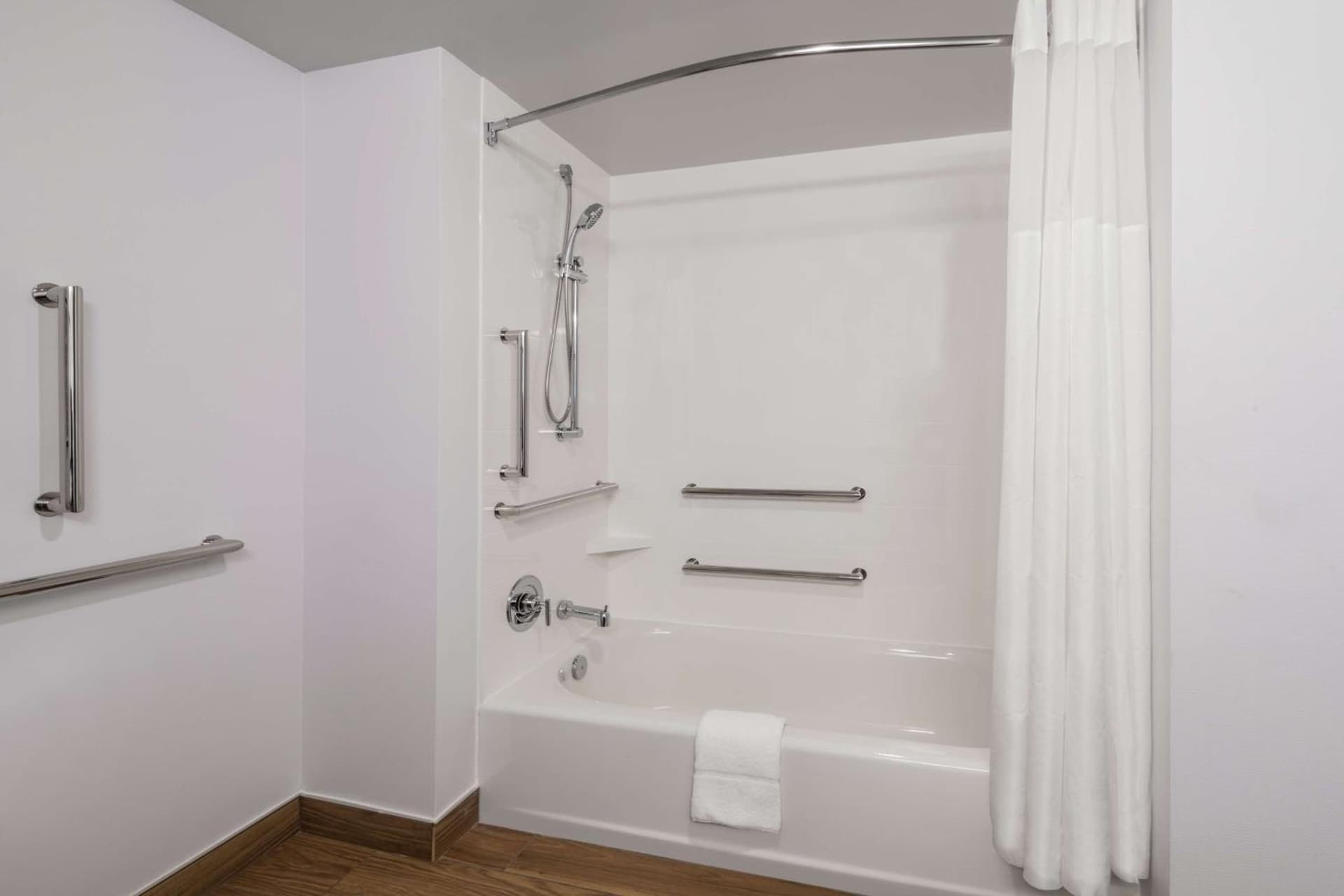 Hampton Inn & Suites Fort Wayne Downtown gallery photo in Fort Wayne, IN — image 36
