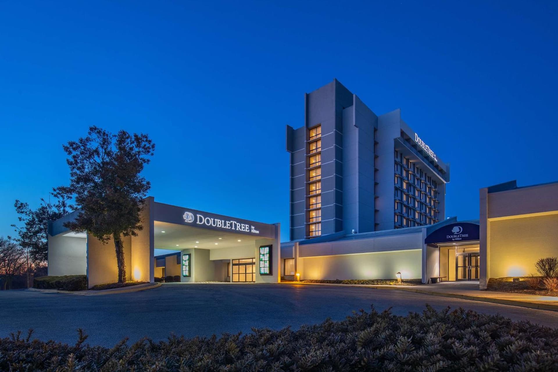 DoubleTree by Hilton Washington DC North/Gaithersburg interior in Gaithersburg, MD — gallery photo 2