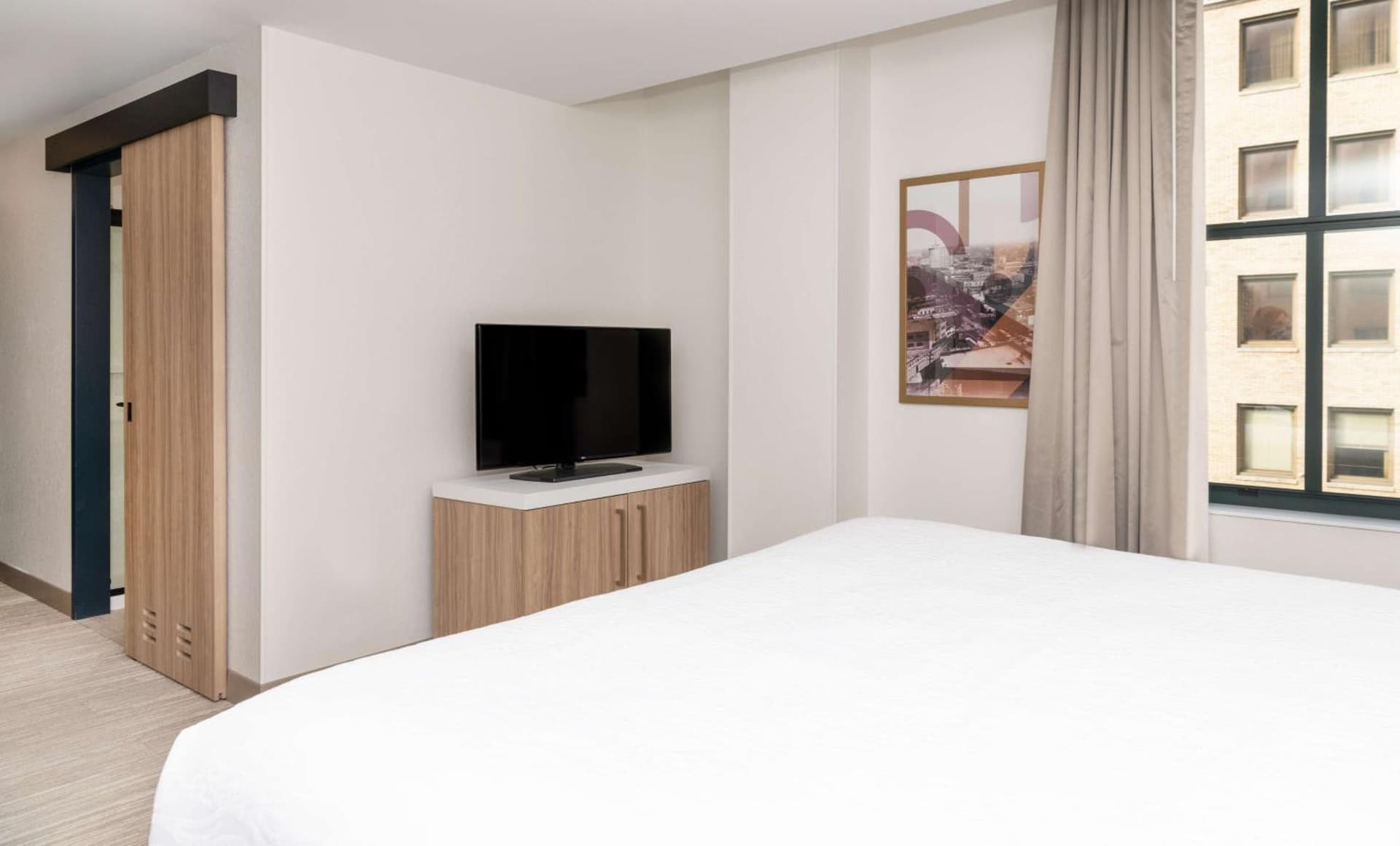 Hilton Garden Inn Flint Downtown interior in Flint, MI — gallery photo 2