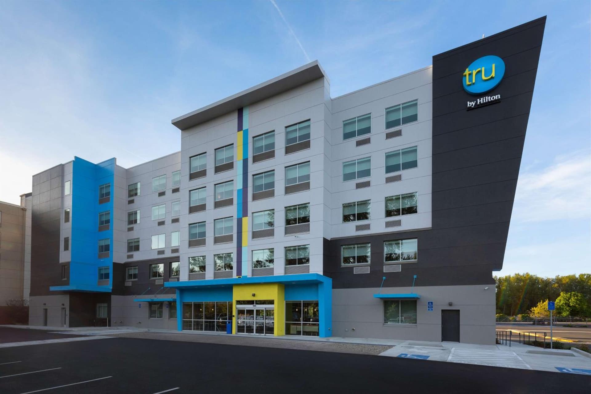 Tru By Hilton Eugene, Or interior in Eugene, OR — gallery photo 2