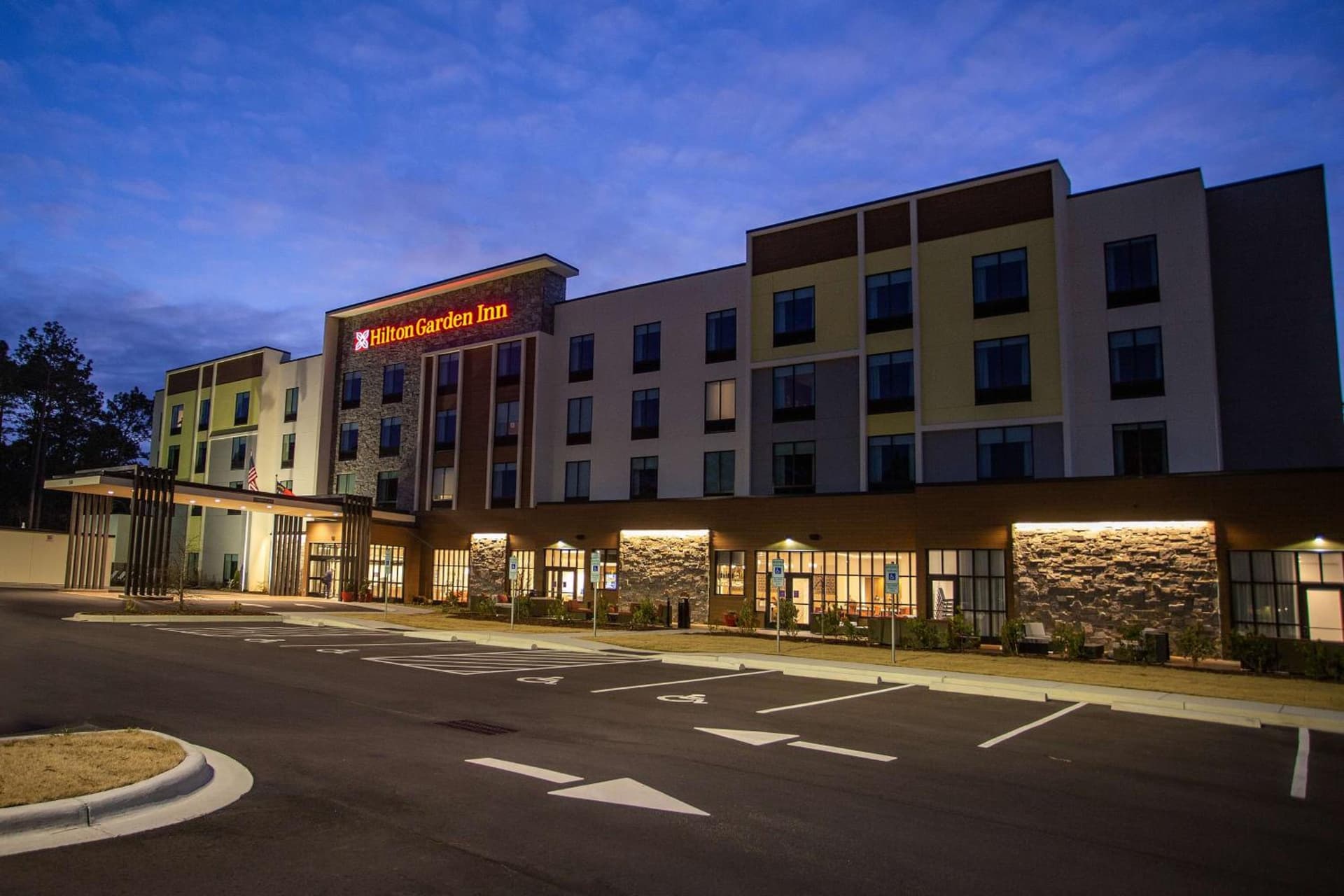 Hilton Garden Inn Southern Pines Pinehurst, Nc interior in Aberdeen, NC — gallery photo 2