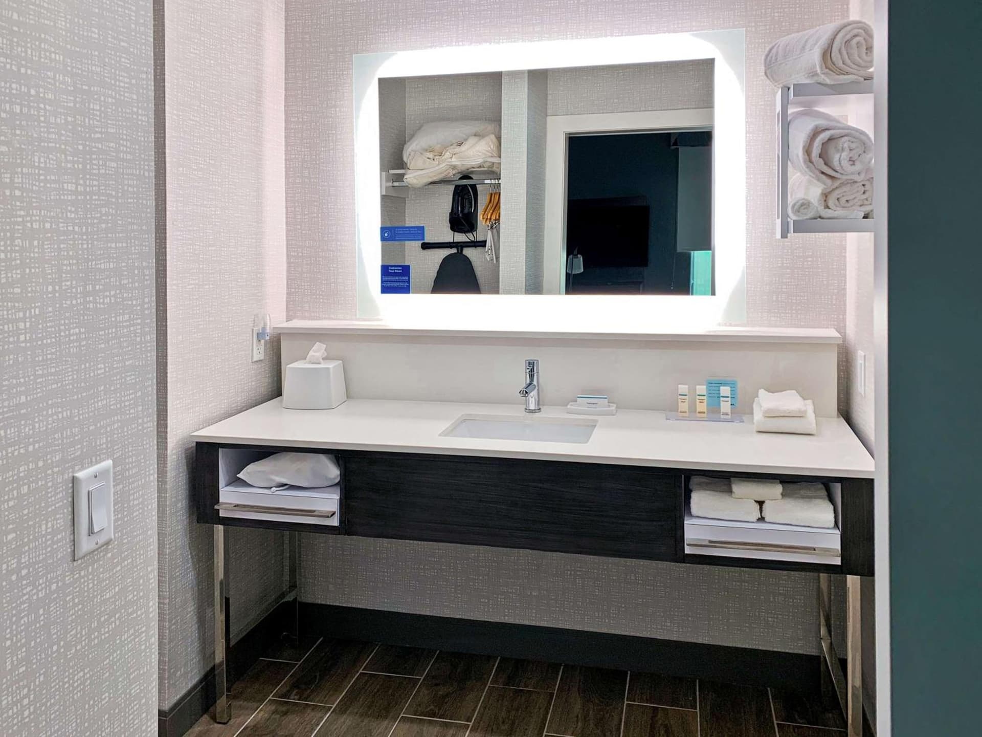 Hampton Inn & Suites Houston East Beltway 8, Tx gallery photo in Houston, TX — image 48